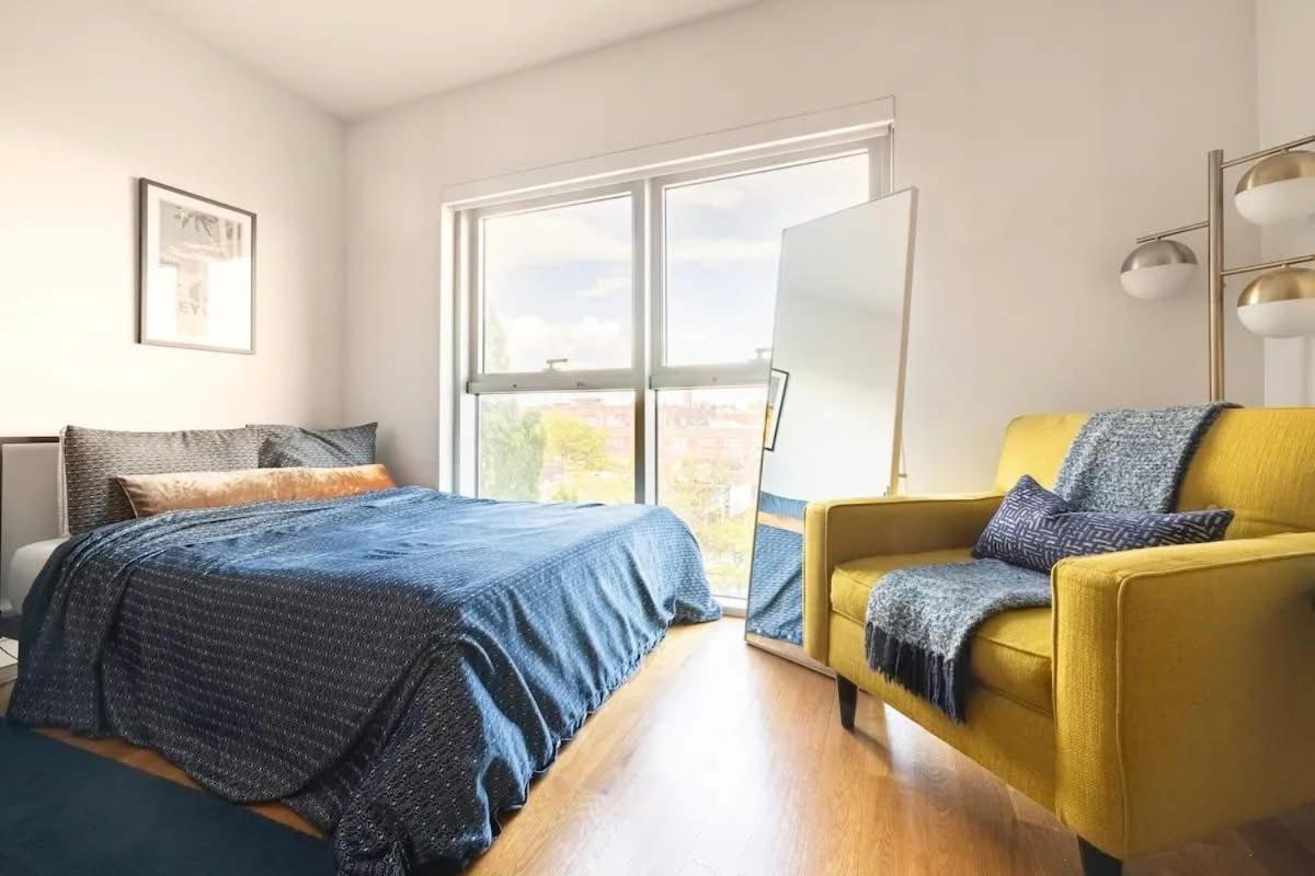 Beautiful Modern In Luxury Building Apartment *