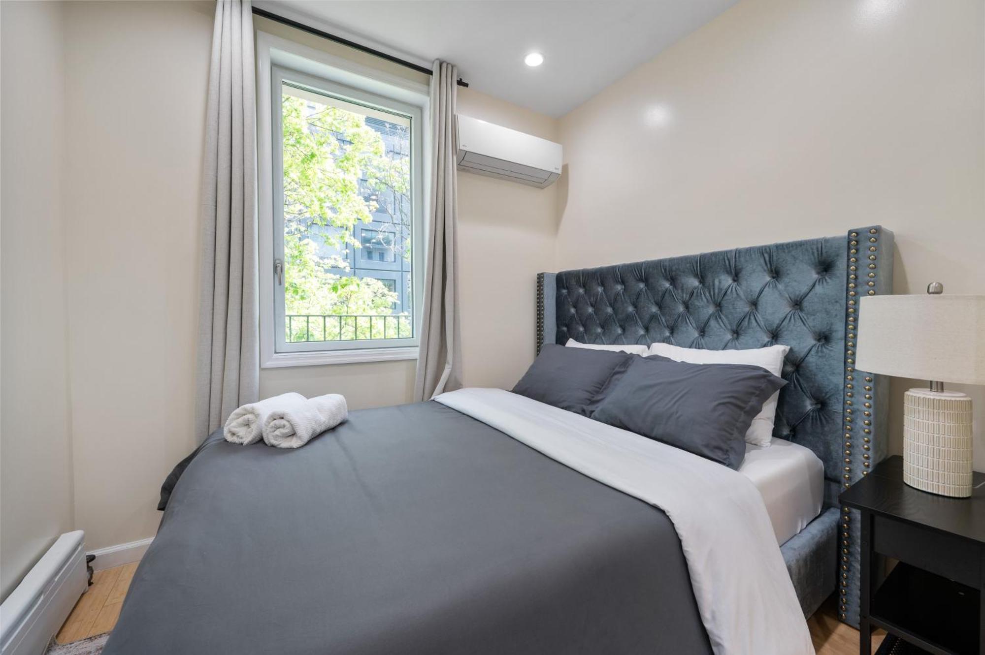 Spacious 3 Bed 3 Bath Unit In Upper East Side Apartment New York