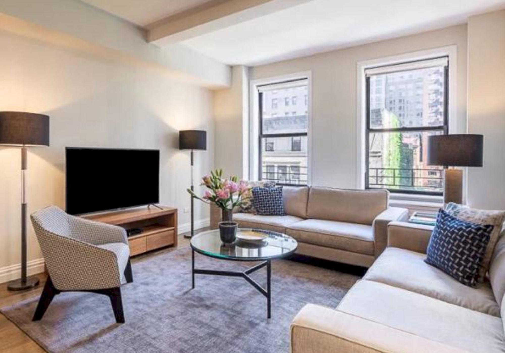 Spacious 3 Bed 3 Bath Unit In Upper East Side *