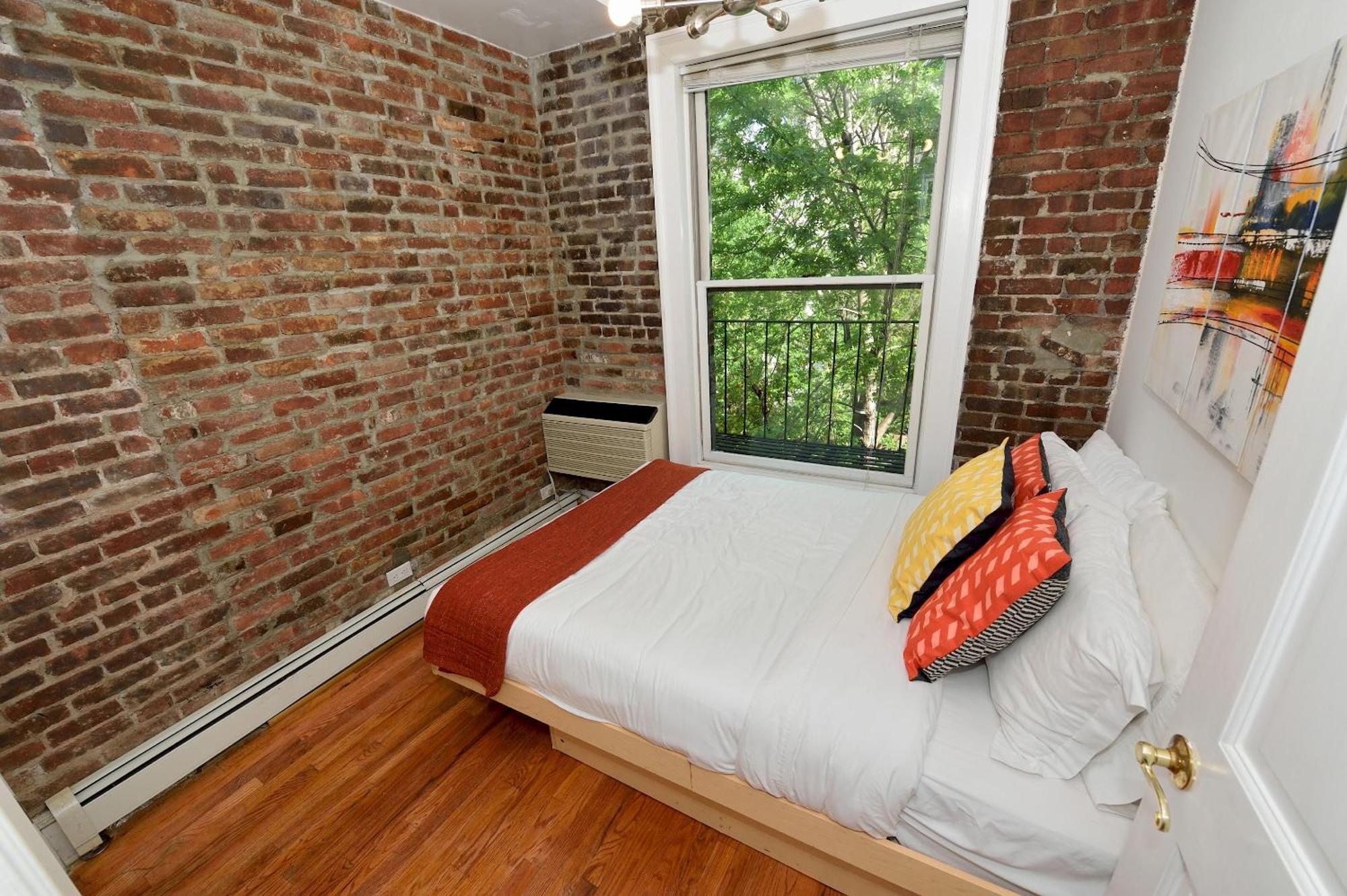 10th Avenue Urban Retreat- 3br Nyc New York