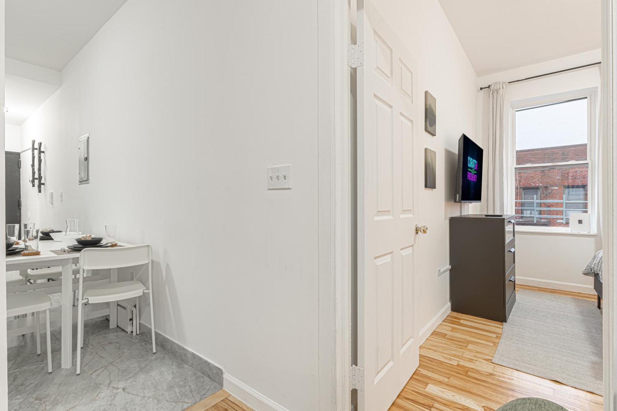 Apartment Modern 2br Retreat With Washer & Dryer - Near Subway & Lga New York