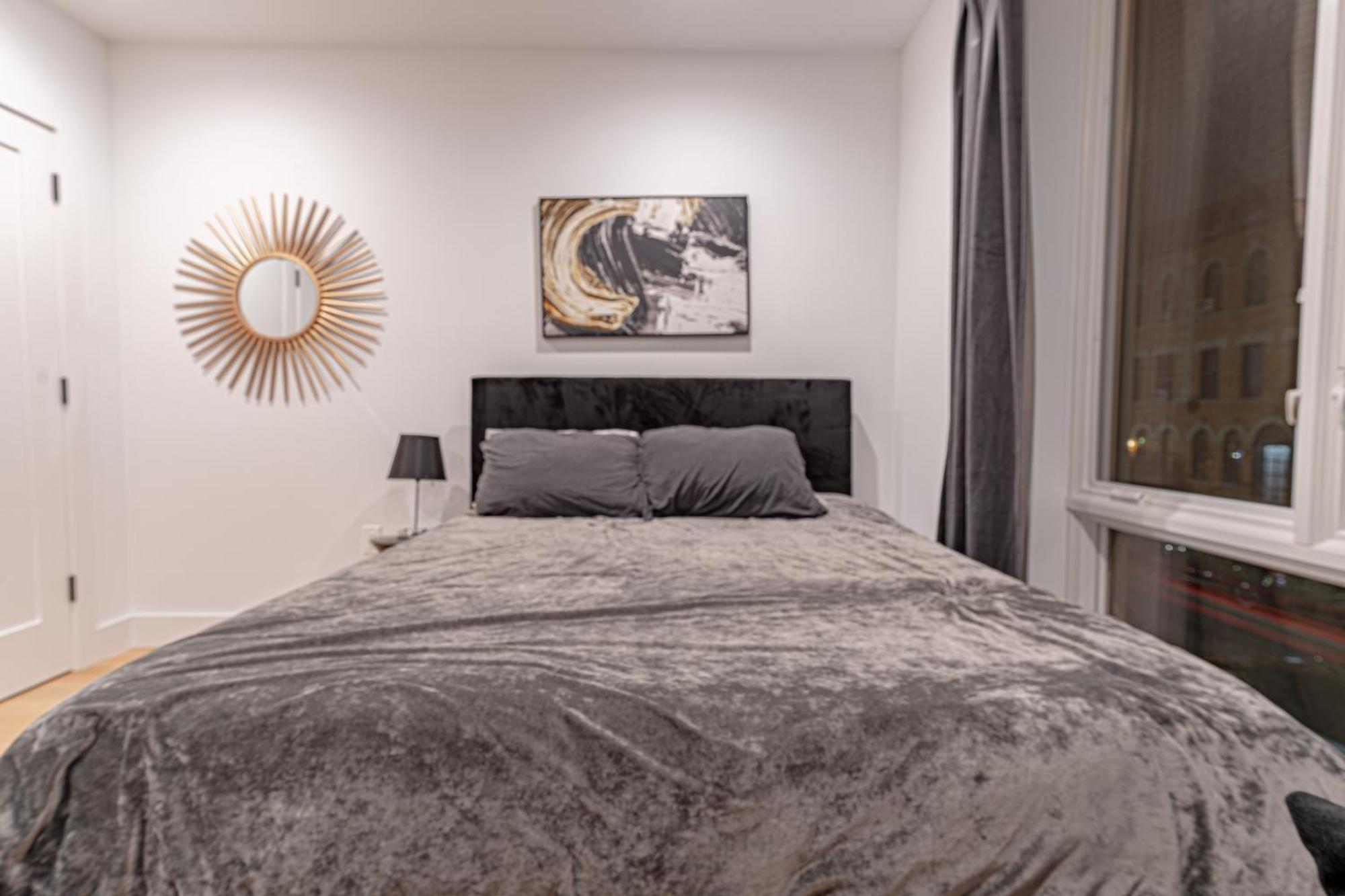 Modern Hideaway With 1br & Balcony