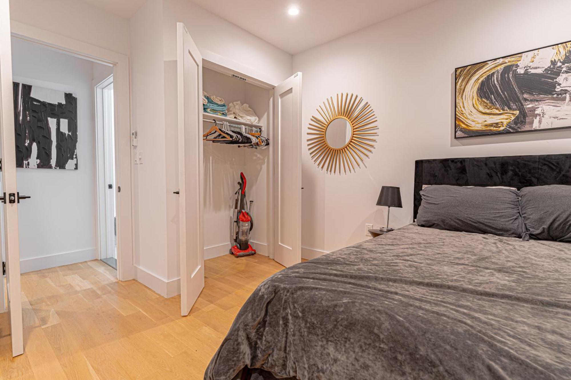 Apartment Modern Hideaway With 1br & Balcony