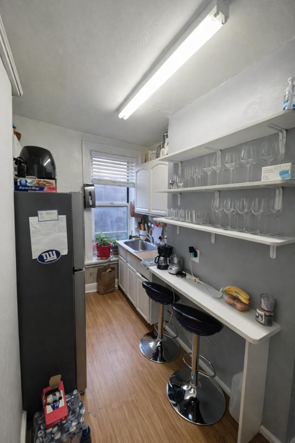 In A 2 Bedrooms Long Island City, Kitchen And Bathroom Shared With Very Host Apartment *