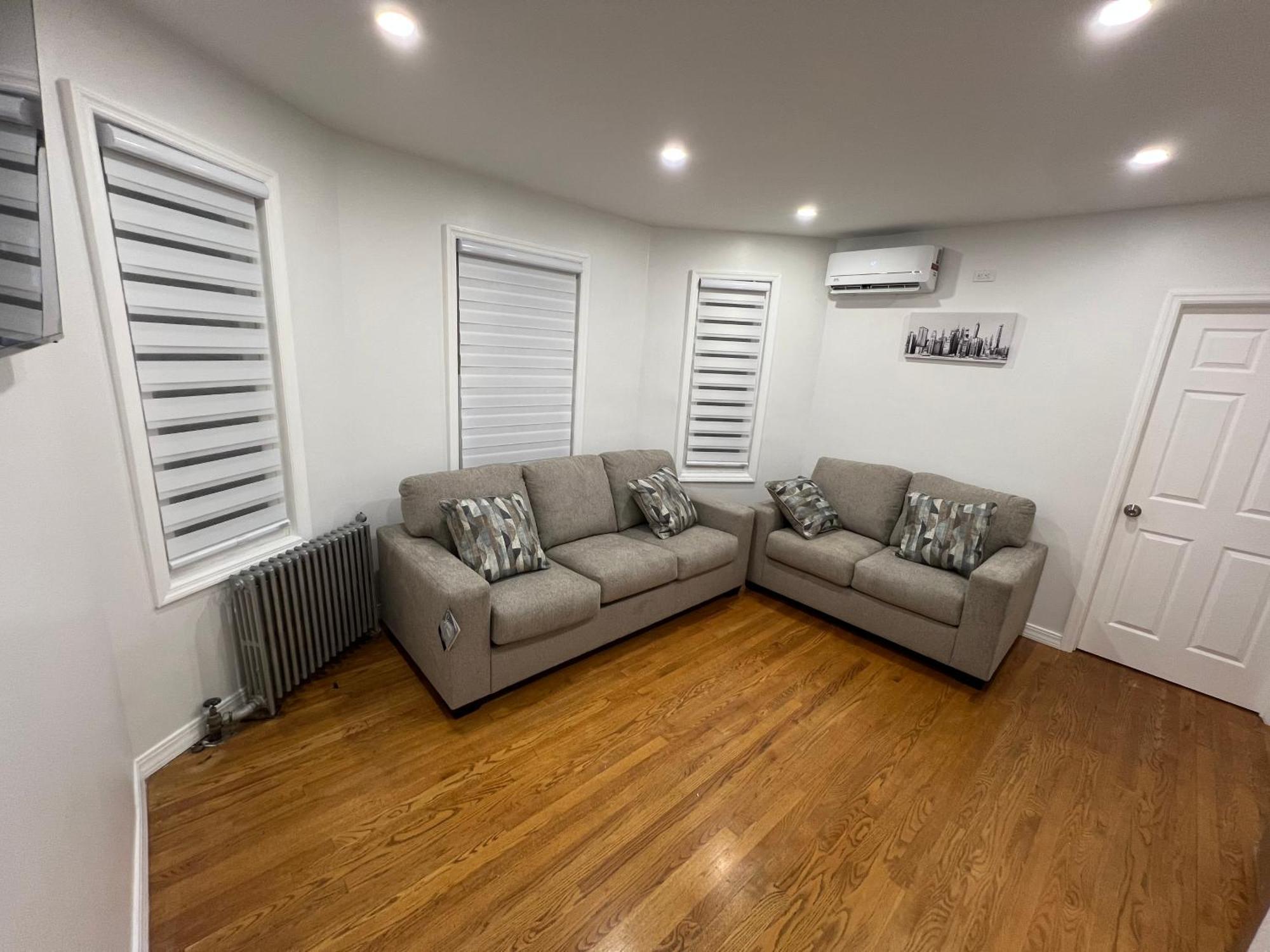 Cozy 2-person Near Jfk Airport & Shopping Area Apartment *