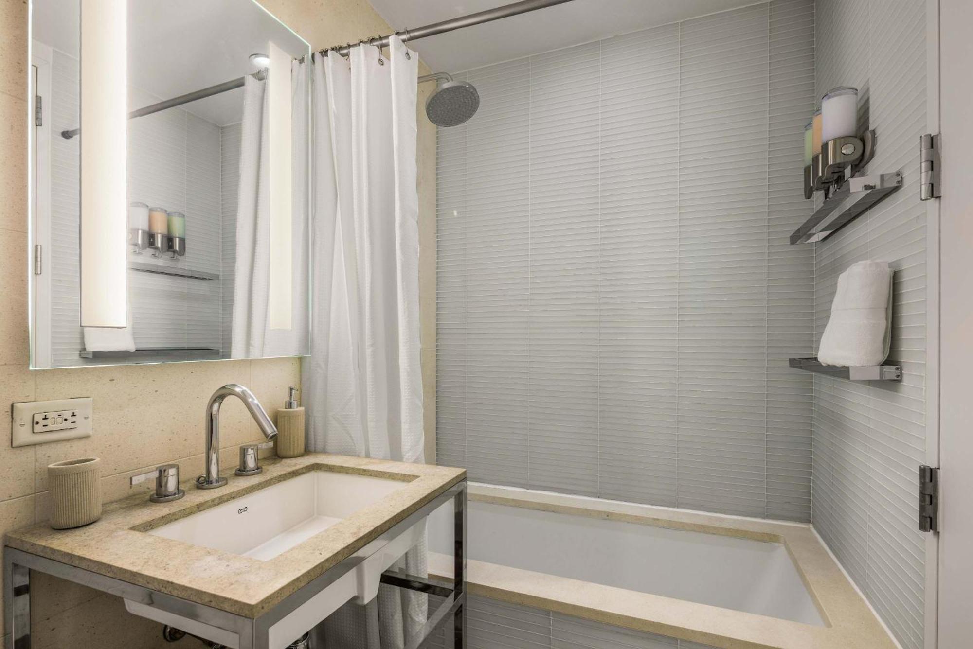 Apartment Chic Nyc Retreat Beside Broadway *