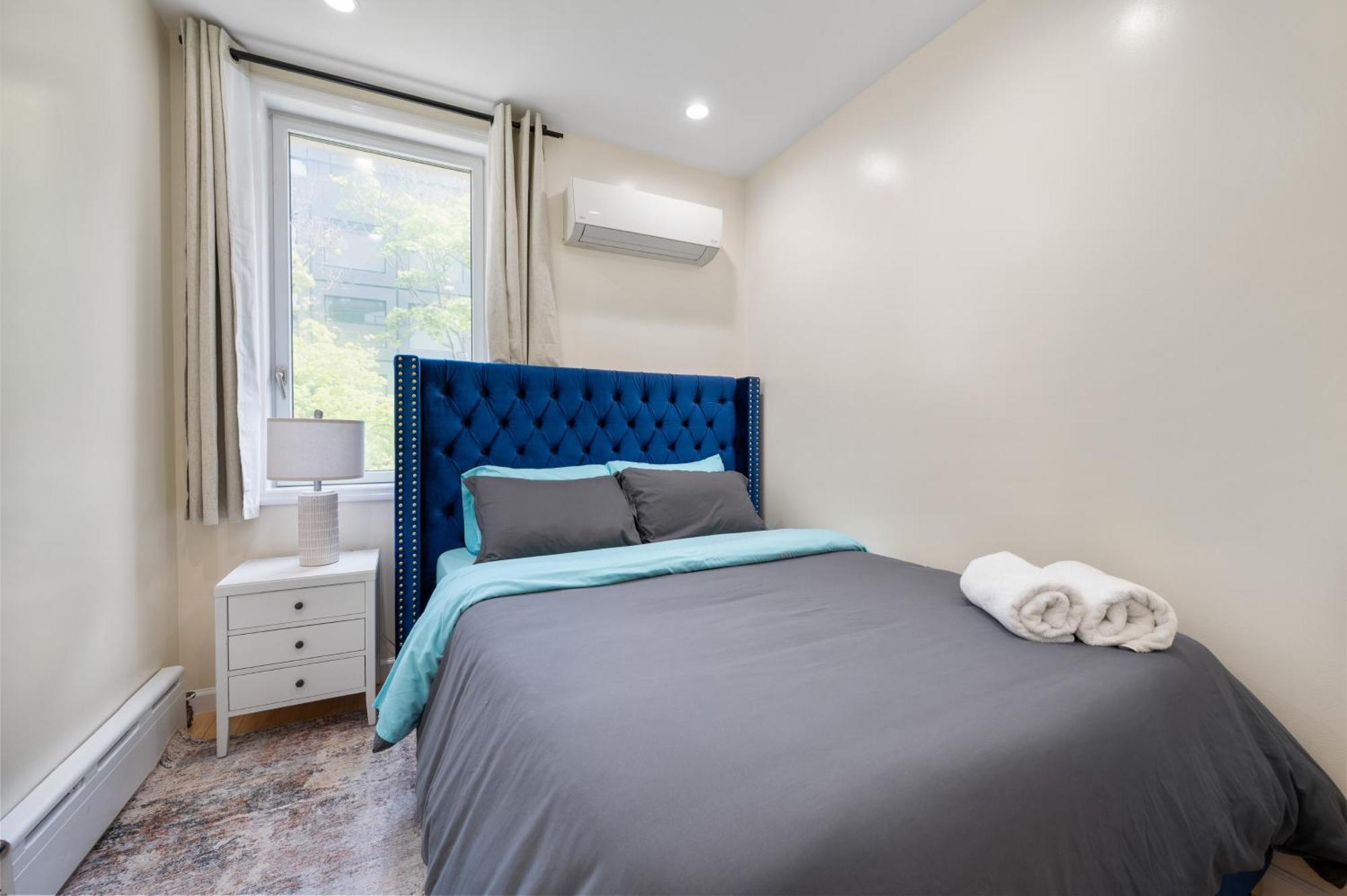 Spacious 3 Bed 3 Bath Unit In Upper East Side Apartment