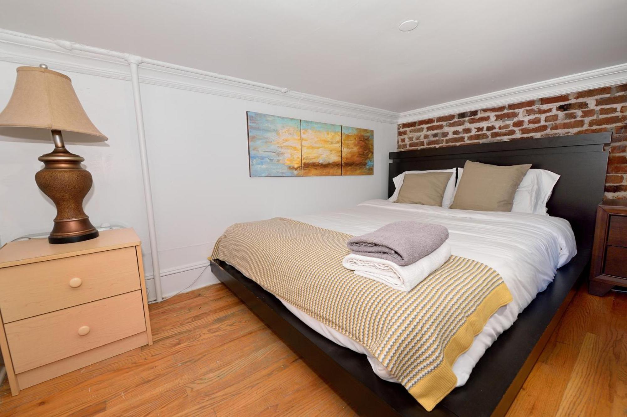 10th Avenue Urban Retreat- 3br Nyc *