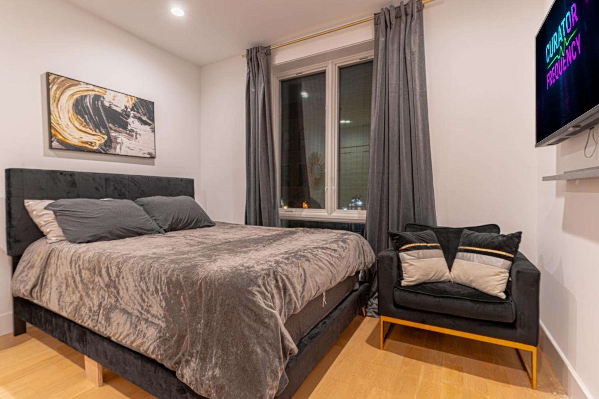 Apartment Modern Hideaway With 1br & Balcony