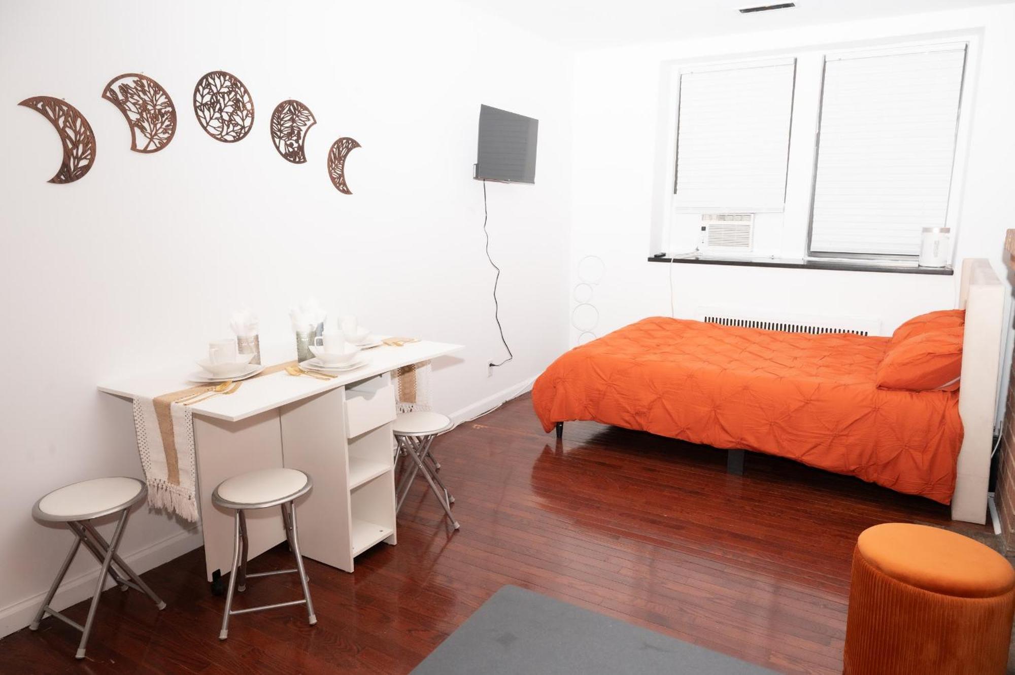 Apartment New York47-getaway2 West Village - Subway & Local Cafes New York