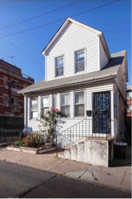 Cozy Private In Downtown Flushing New York