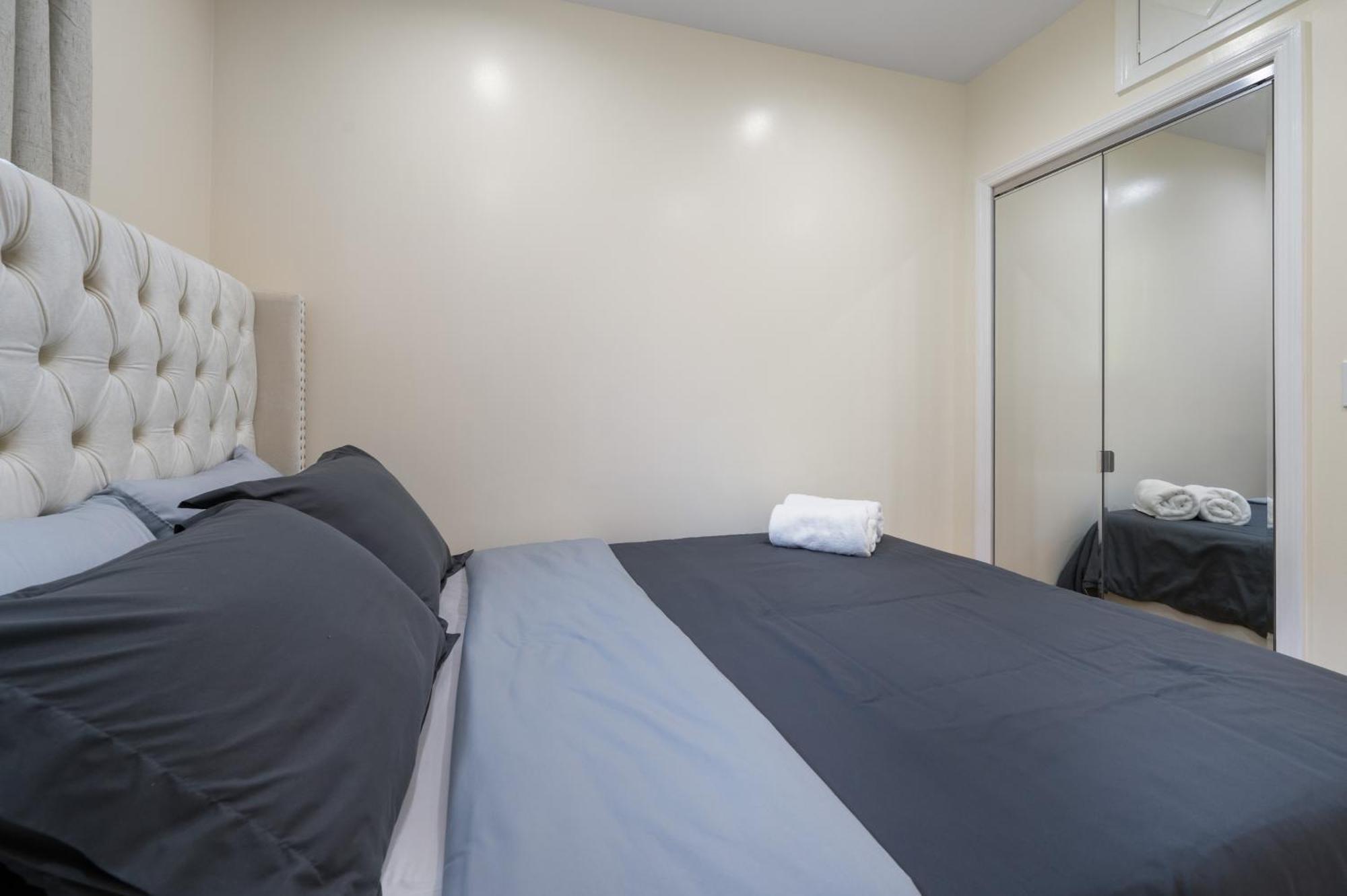 Spacious 3 Bed 3 Bath Unit In Upper East Side