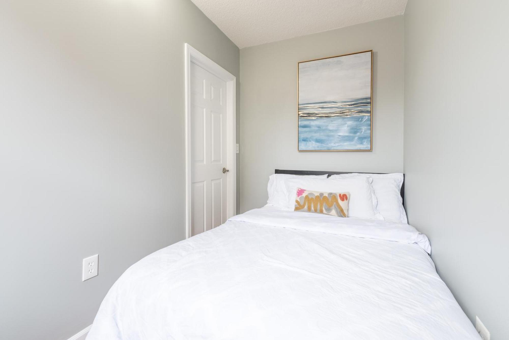 Stunning 3 Bed Fully Furnished *