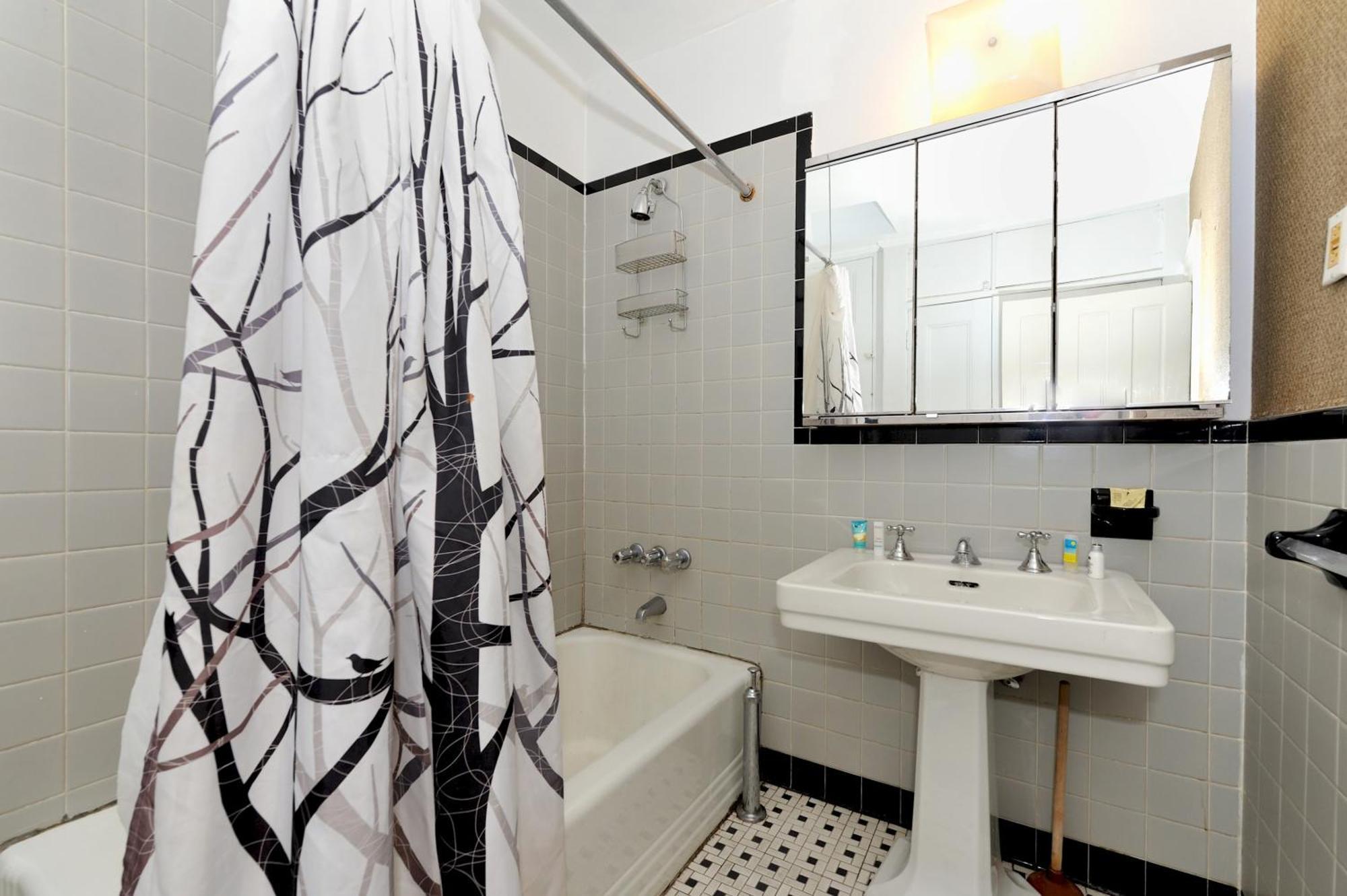 Comfy 3 Bedroom 1 Bath In Nyc Apartment New York