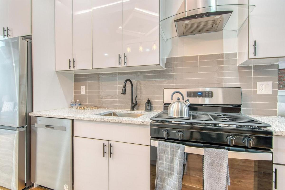 Pent House On Bruckner New Luxe 2br 2ba King Bed Fast Wi-fi 15 Mins To Times Square New York
