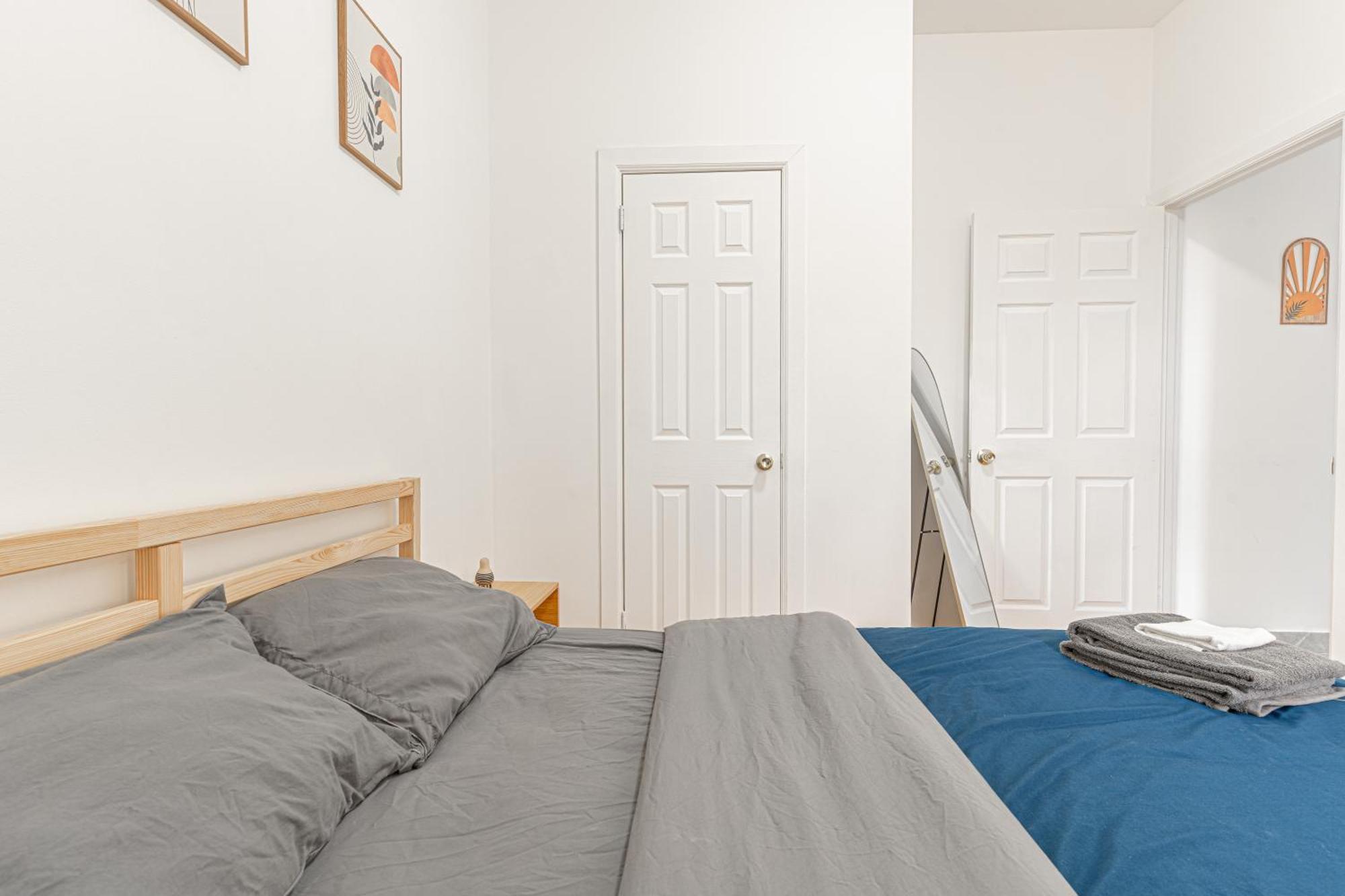 Comfy 2b Near Lga & Subway With Washer & Dryer