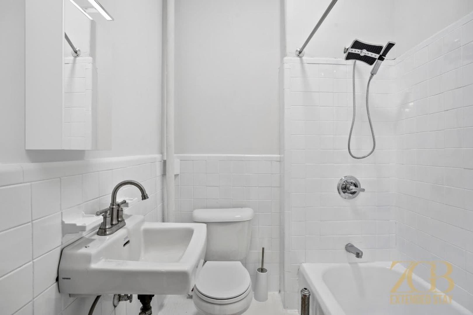 Apartment Sun-filled Brownstone In Prime Chelsea New York