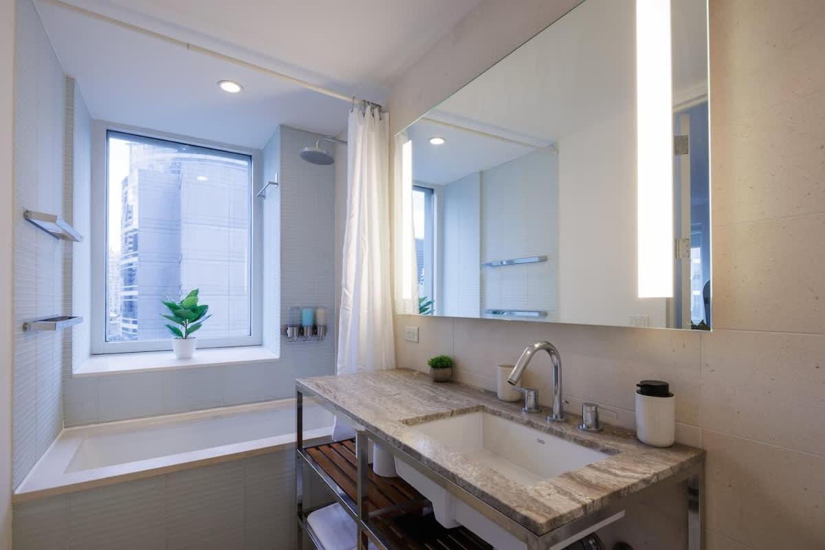 Elegant Nyc Haven Walk To Broadway Apartment