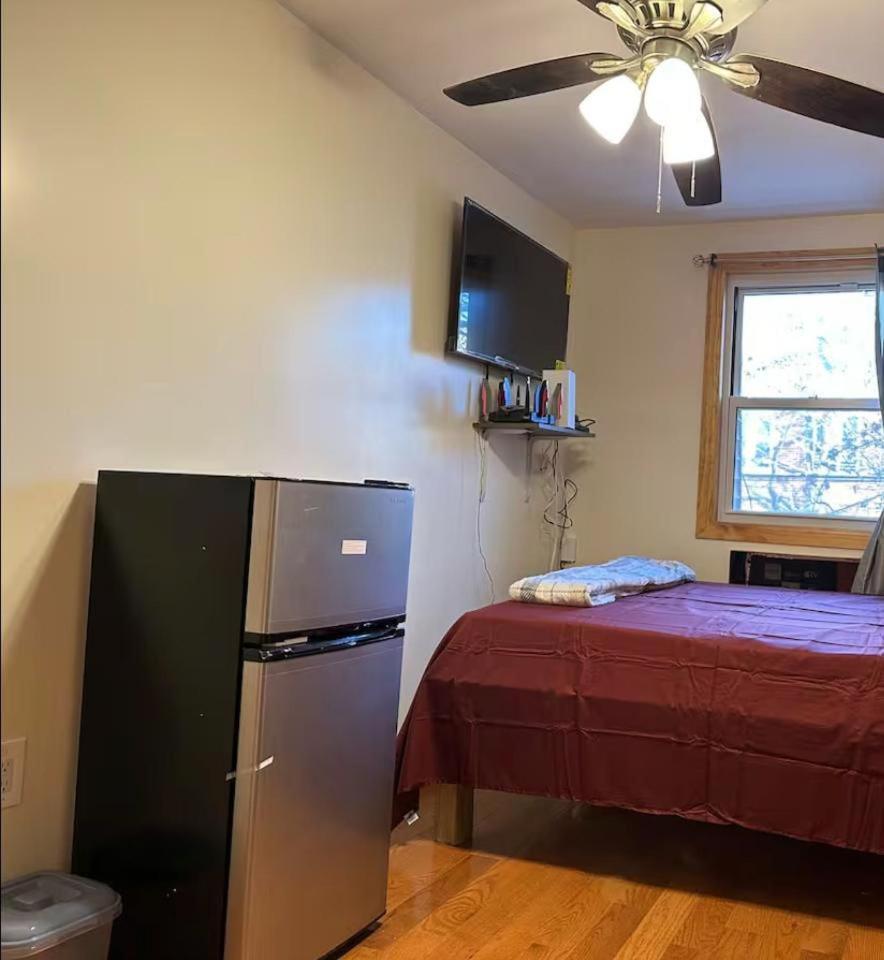 Hazari House Pine St Apartment