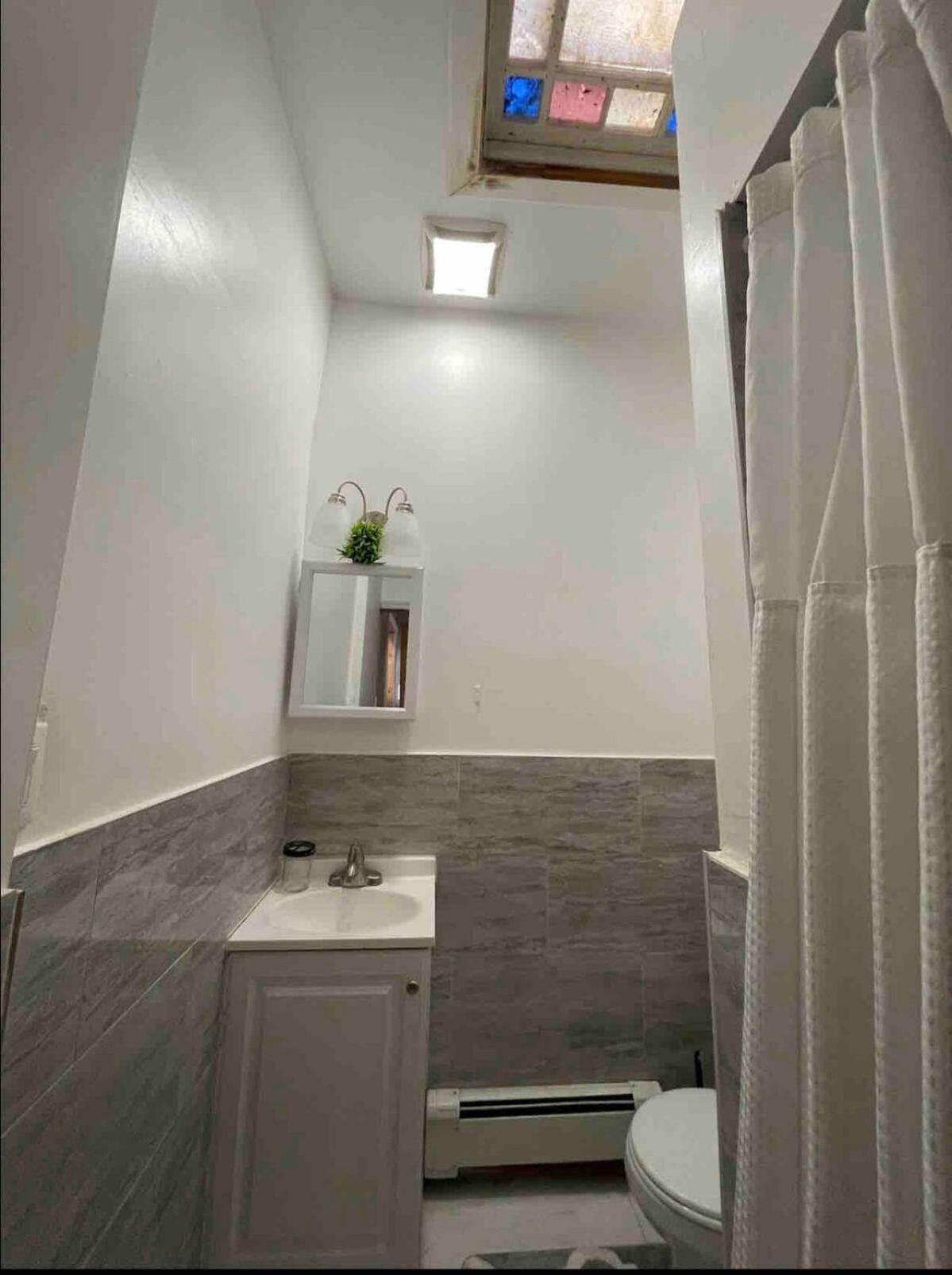 Stylish Cozy 1 Bedroom - Brooklyn By Train Station Apartment New York