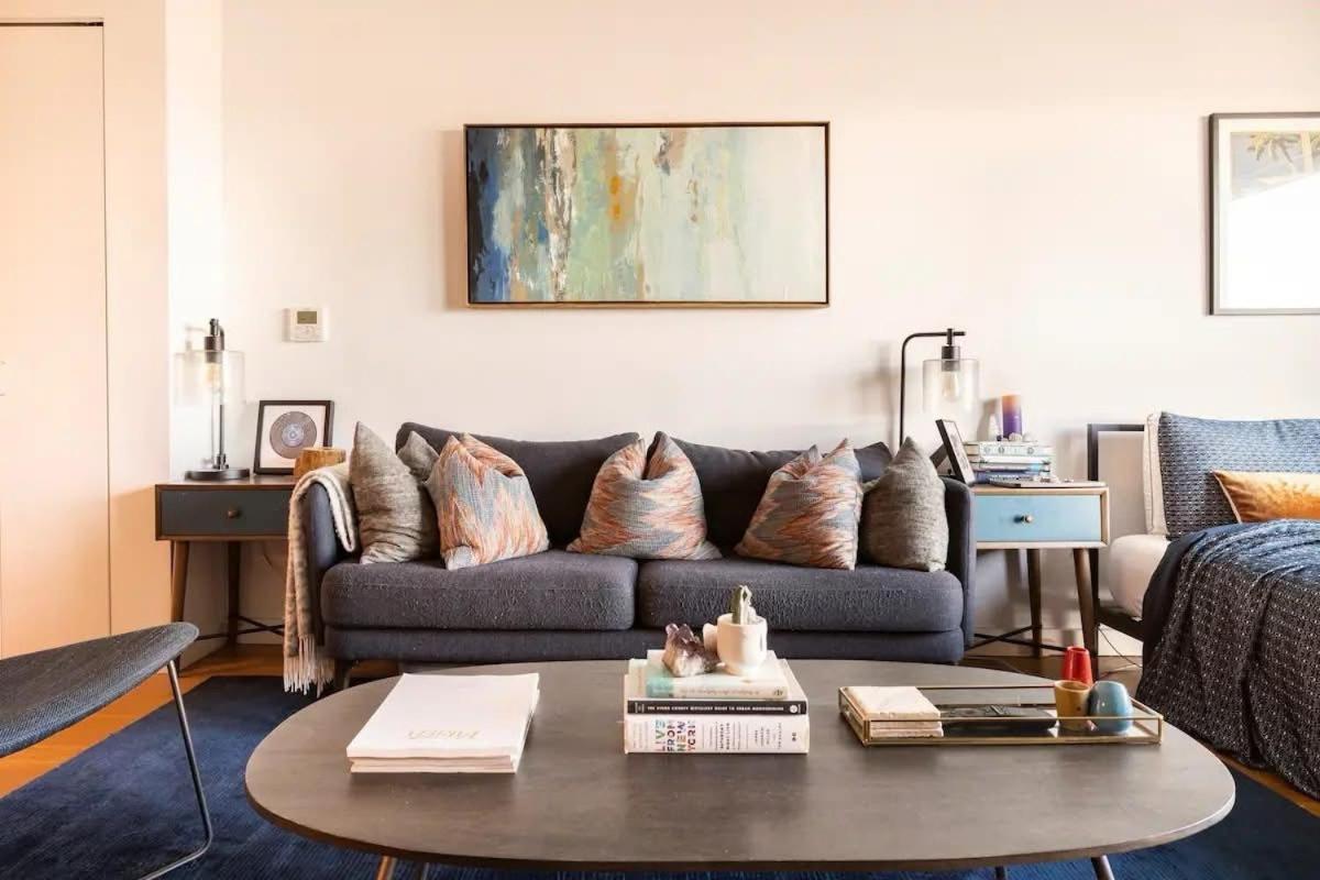 Beautiful Modern In Luxury Building Apartment *
