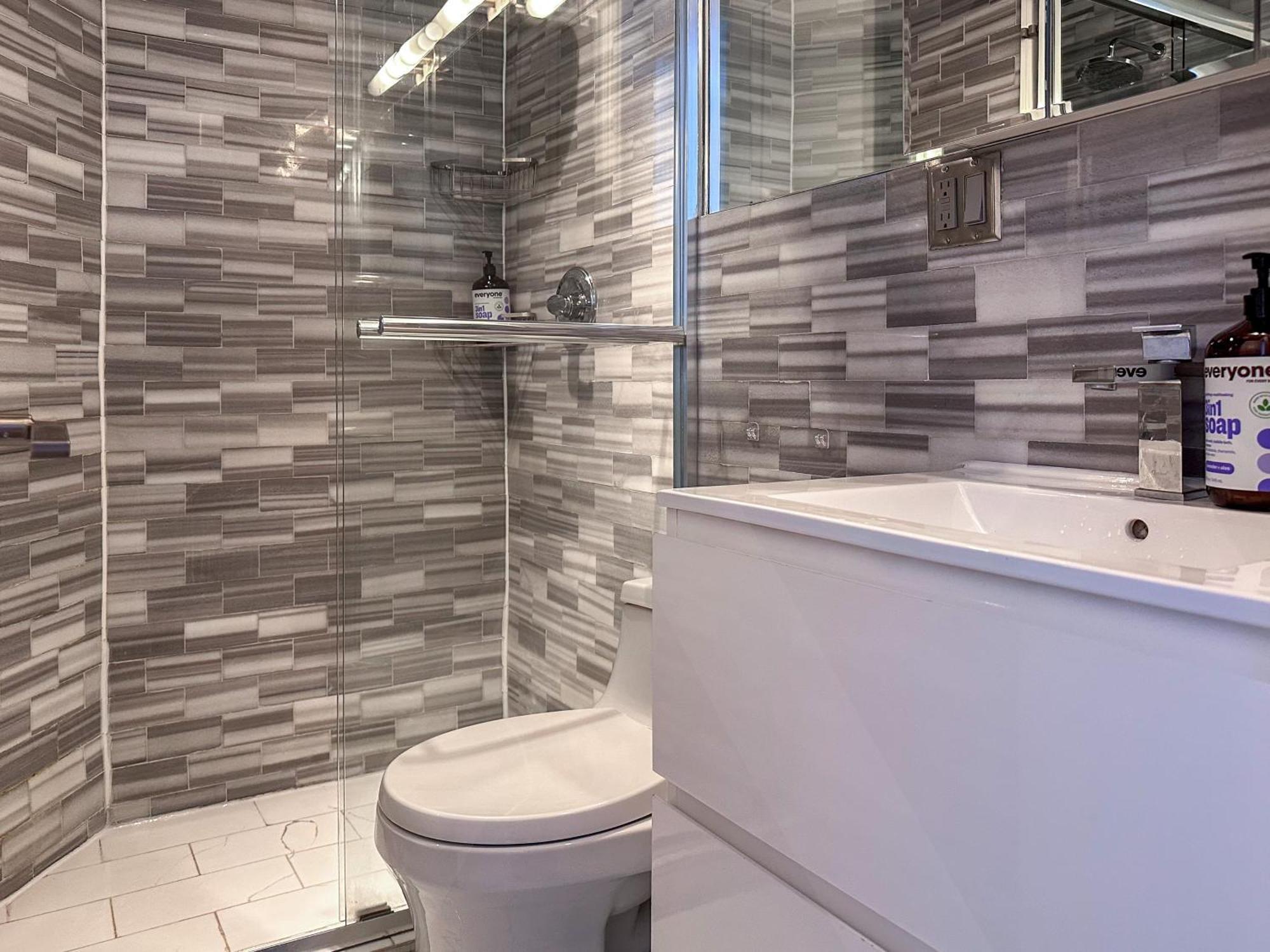 Apt5 - East Harlem, Manhattan By Monthier New York