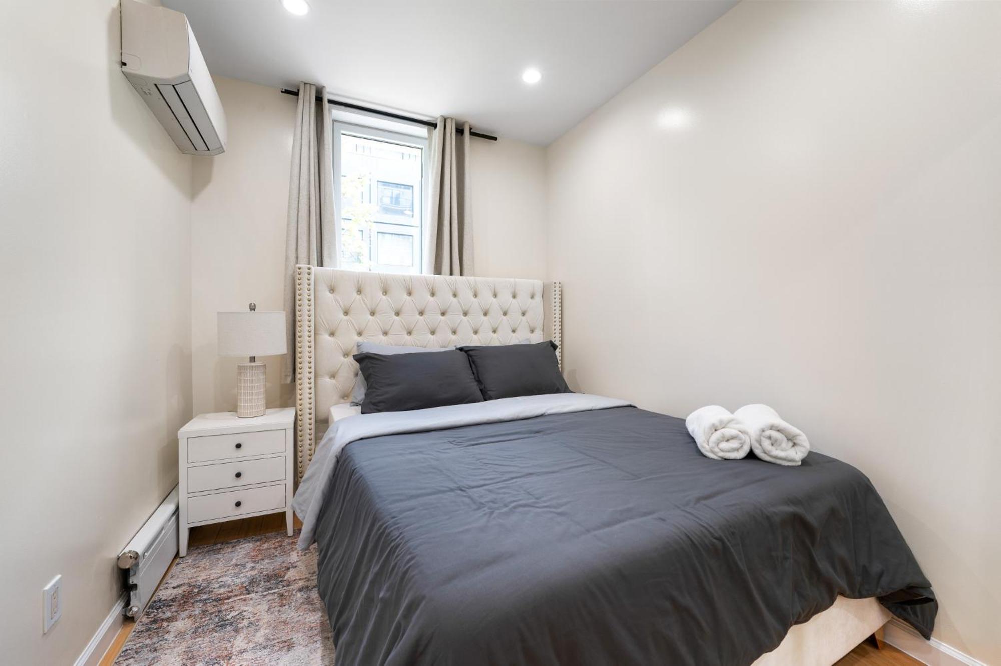 Spacious 3 Bed 3 Bath Unit In Upper East Side Apartment