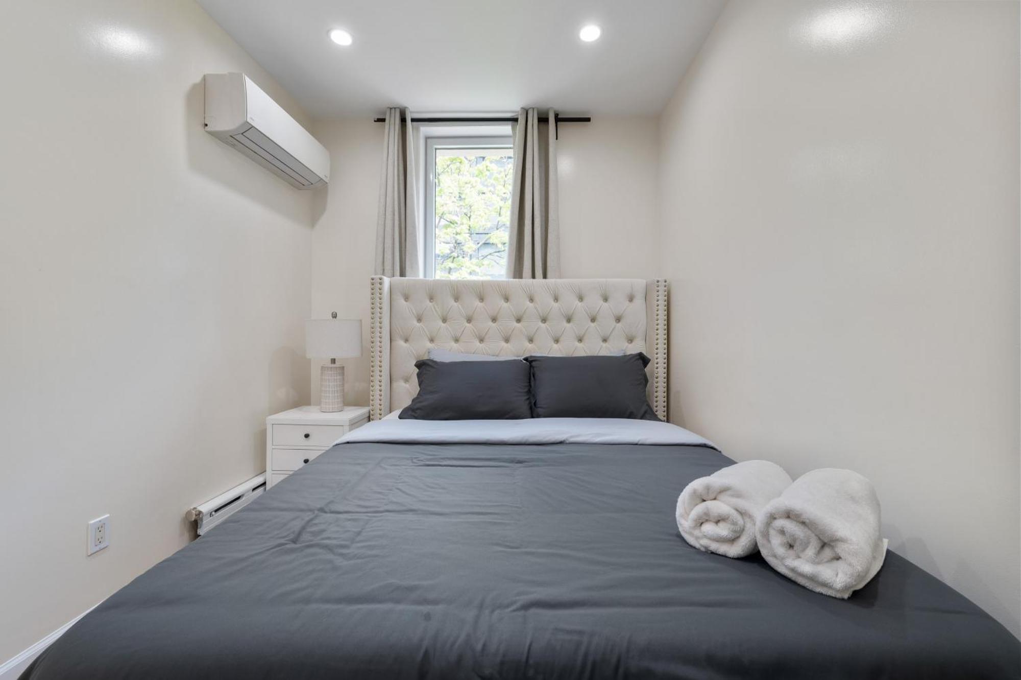 Spacious 3 Bed 3 Bath Unit In Upper East Side