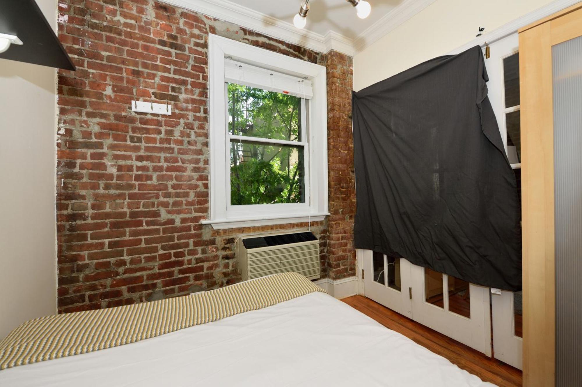 Apartment 10th Avenue Urban Retreat- 3br Nyc *