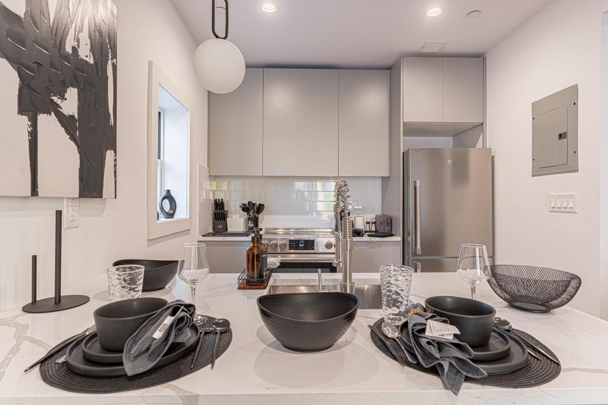 Apartment Modern Hideaway With 1br & Balcony New York