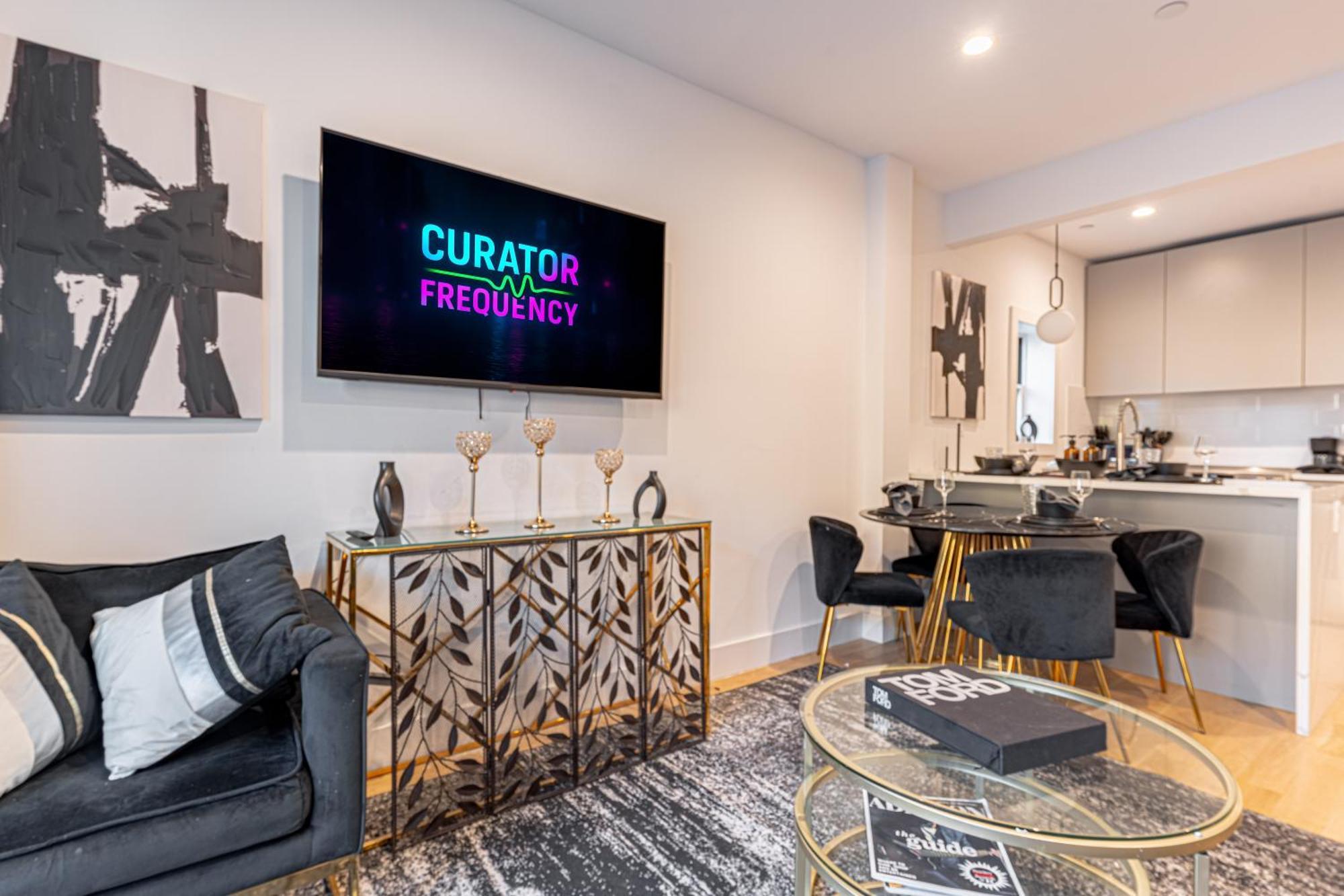 Modern Hideaway With 1br & Balcony * New York