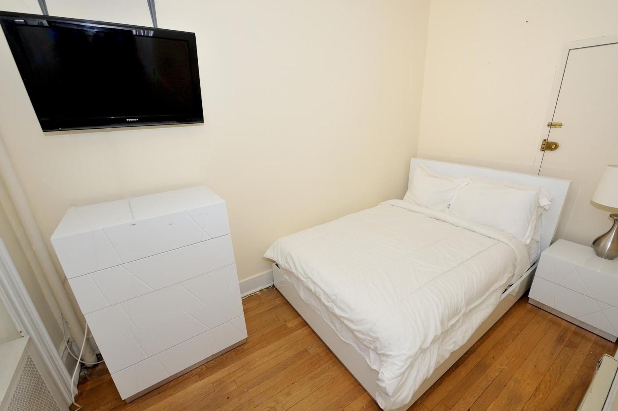 Comfy 3 Bedroom 1 Bath In Nyc *