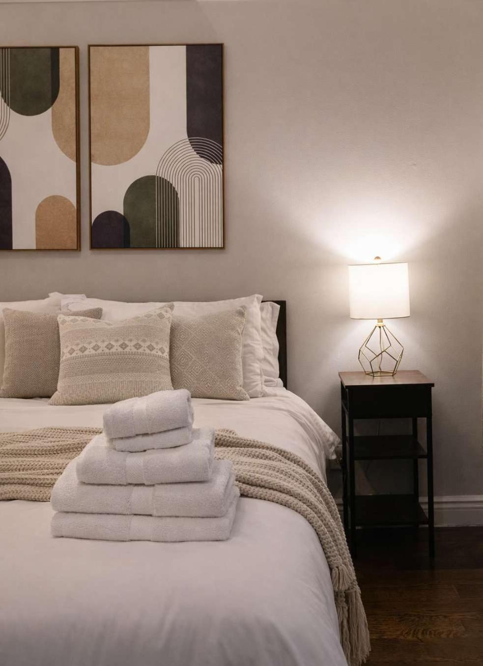 Hip Nyc Hideaway In Lively East Village *