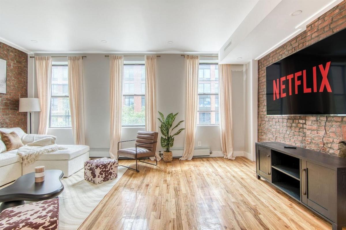 Apartment Pent House On Bruckner New Luxe 2br 2ba King Bed Fast Wi-fi 15 Mins To Times Square New York