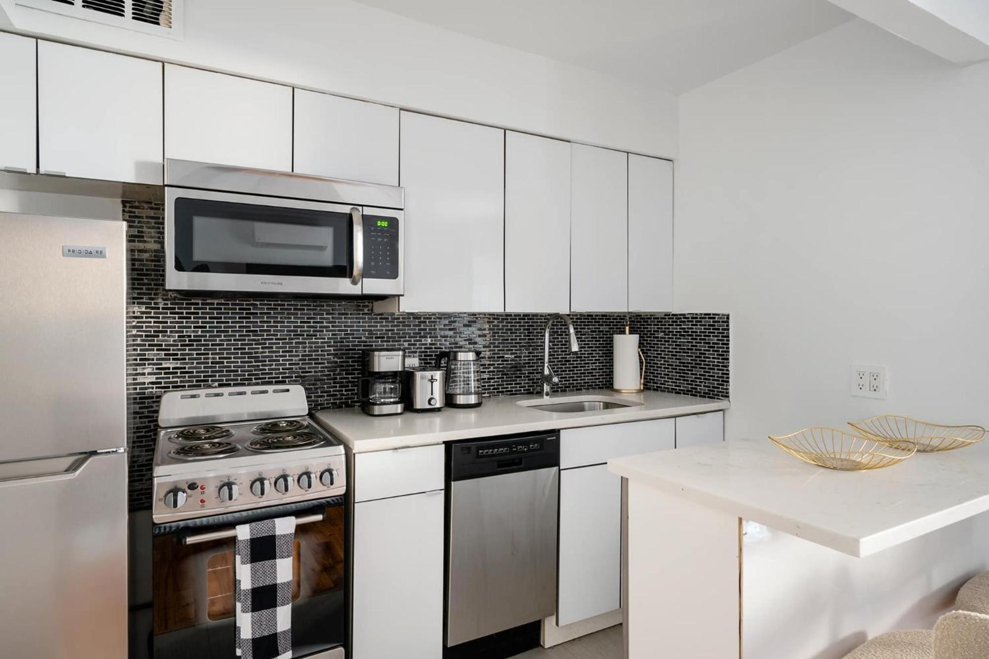 26-1c Gramercy Large 1br Wd Apartment *