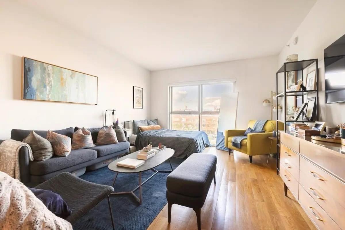 Beautiful Modern In Luxury Building Apartment