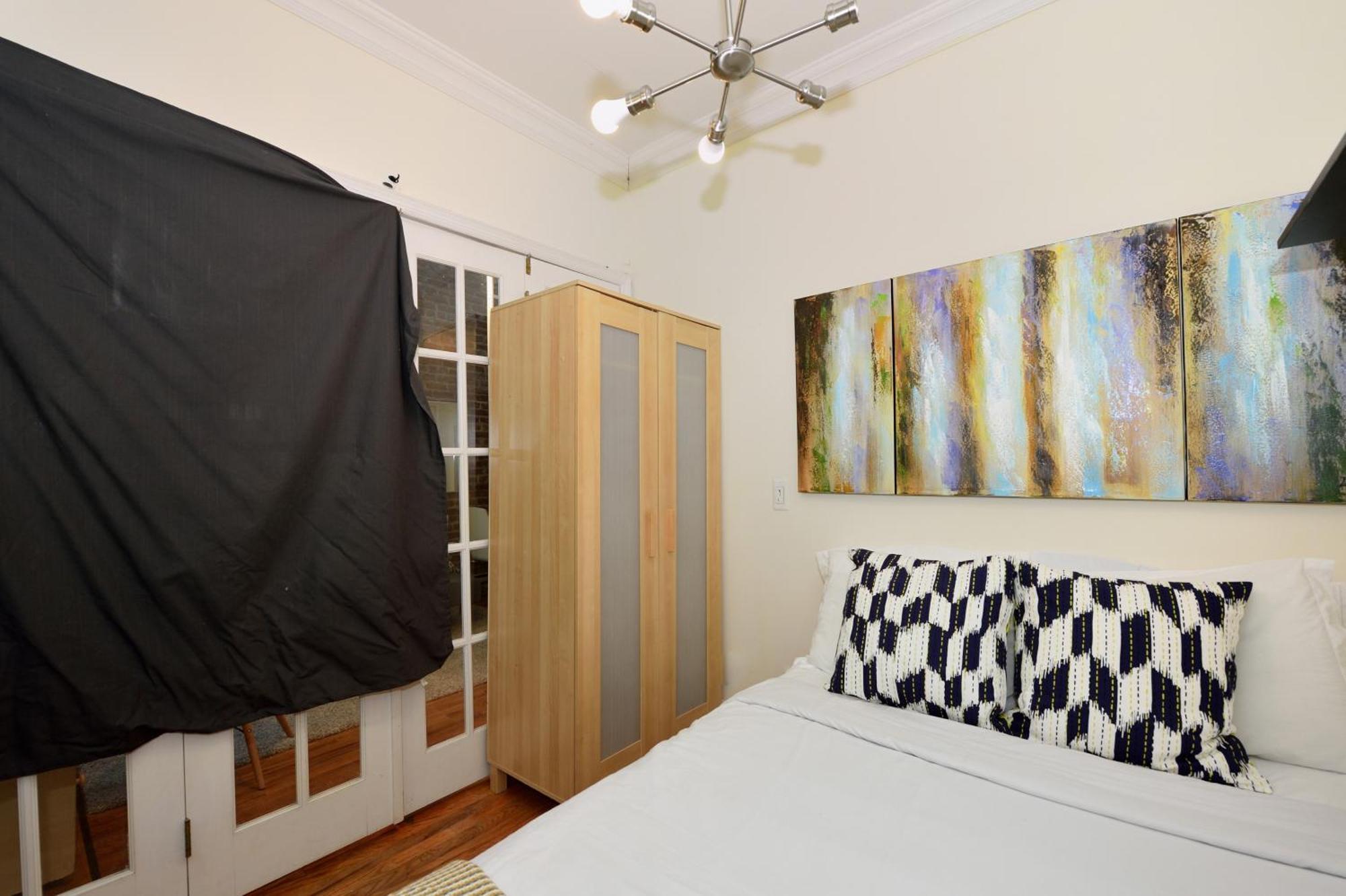 10th Avenue Urban Retreat- 3br Nyc Apartment New York