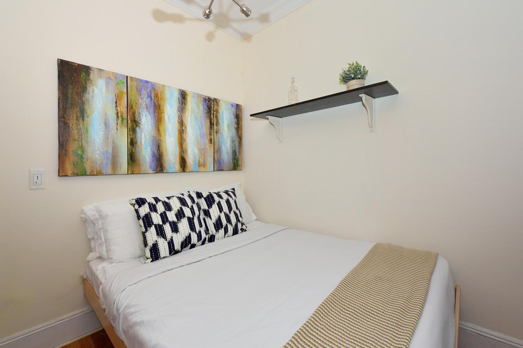 10th Avenue Urban Retreat- 3br Nyc Apartment