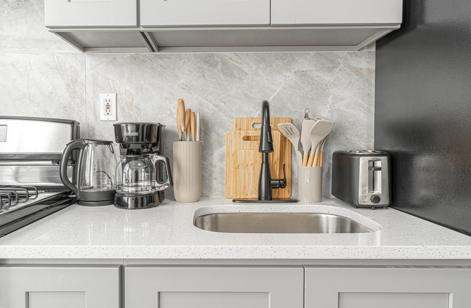 Cozy 2br Retreat - Near Lga & Subway With W&d New York