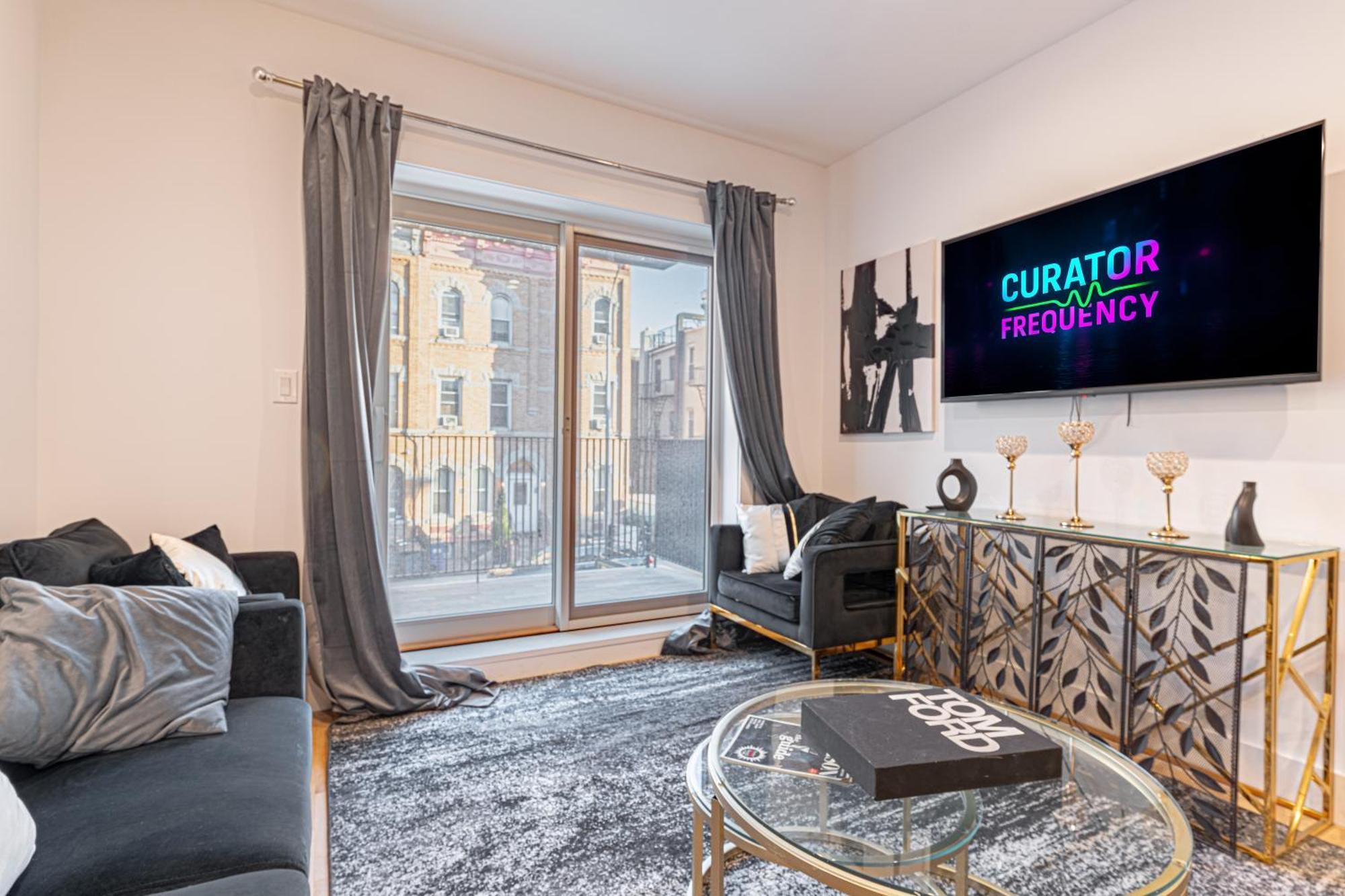 Modern Hideaway With 1br & Balcony Apartment