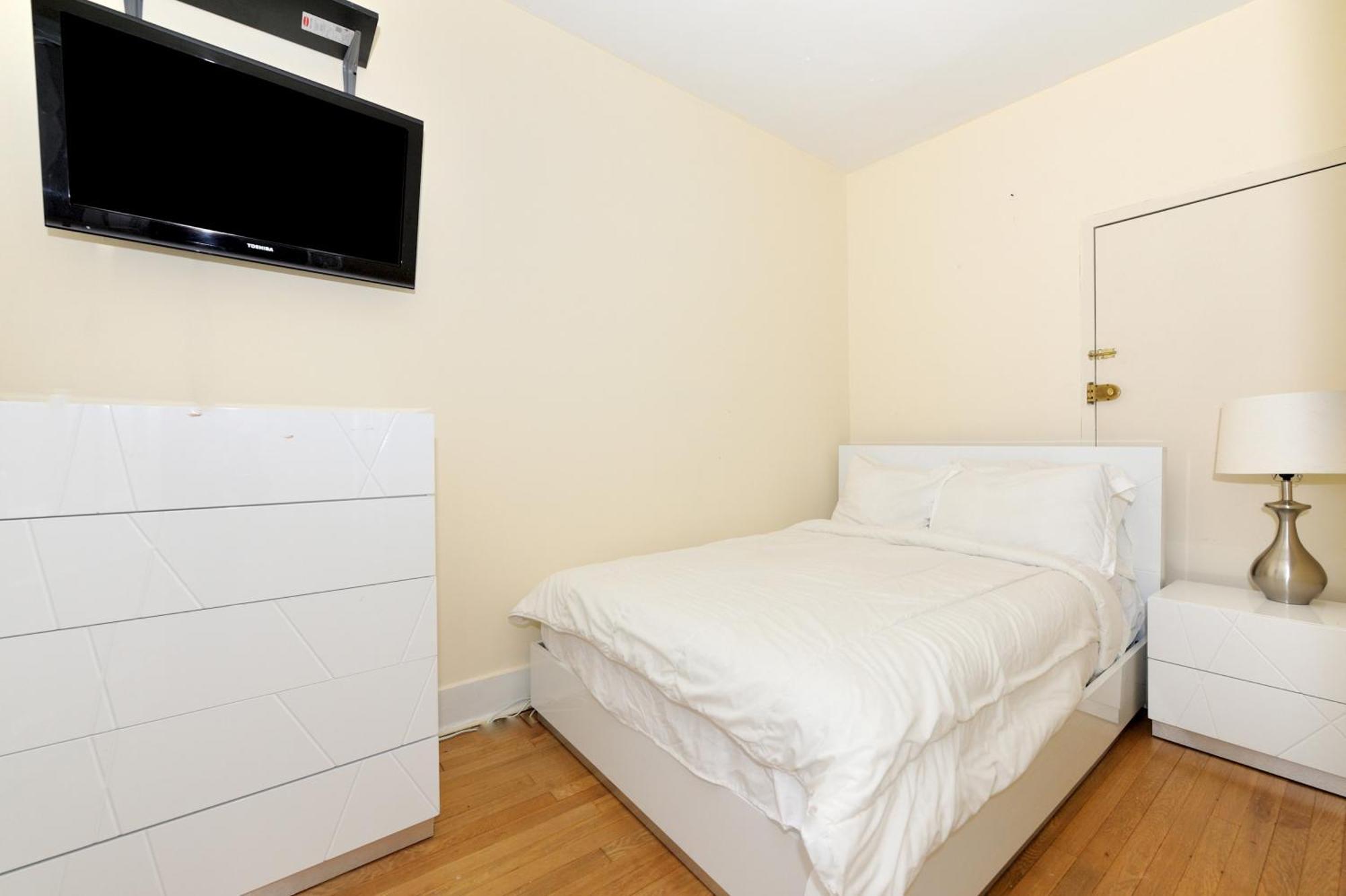 Comfy 3 Bedroom 1 Bath In Nyc Apartment New York