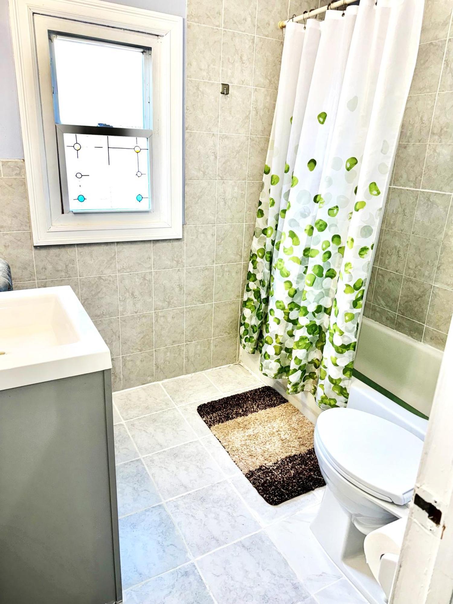 3 Bedrooms Huge In Lic, Very Next To Manhattan