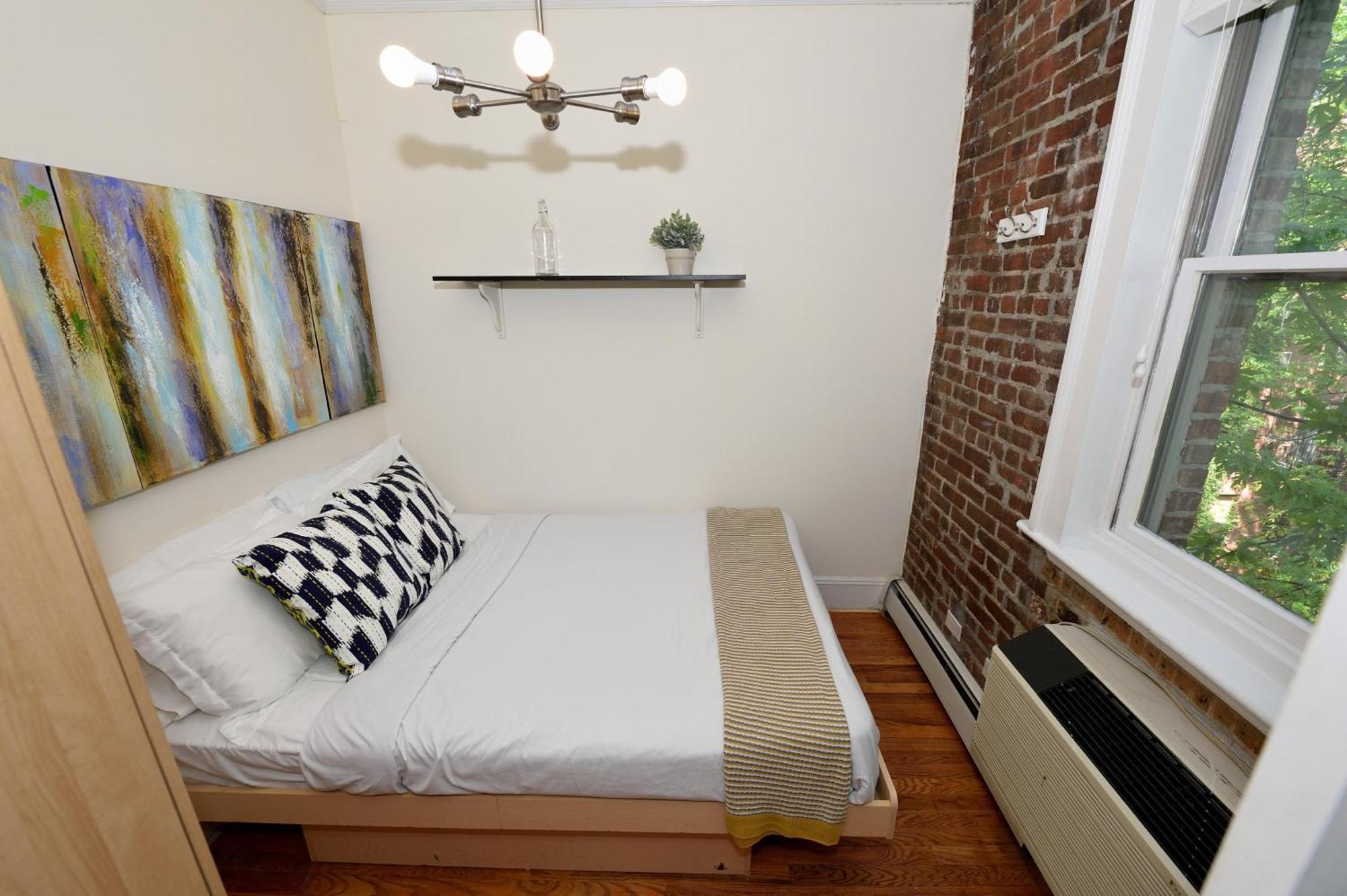 10th Avenue Urban Retreat- 3br Nyc New York