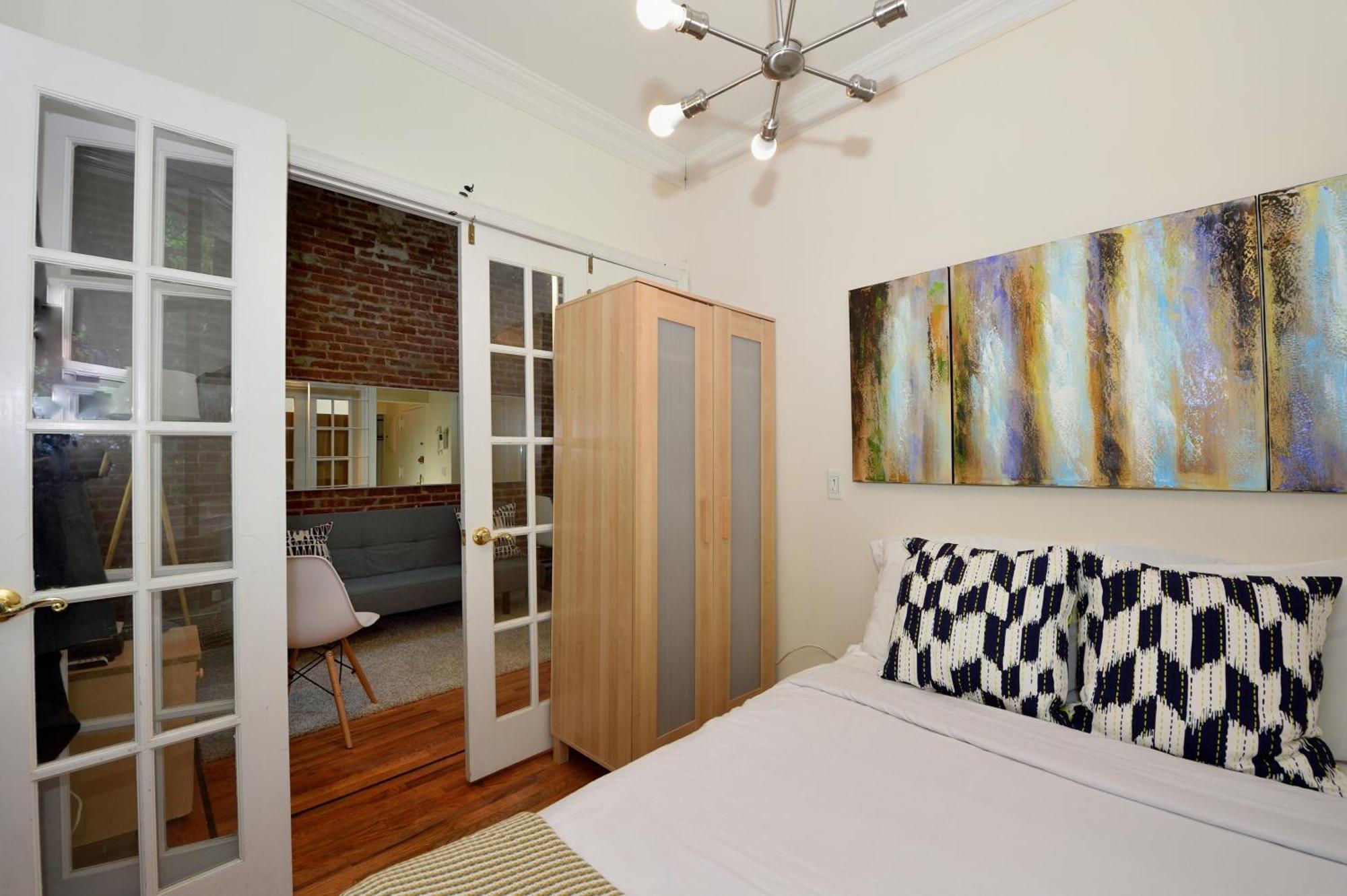 10th Avenue Urban Retreat- 3br Nyc