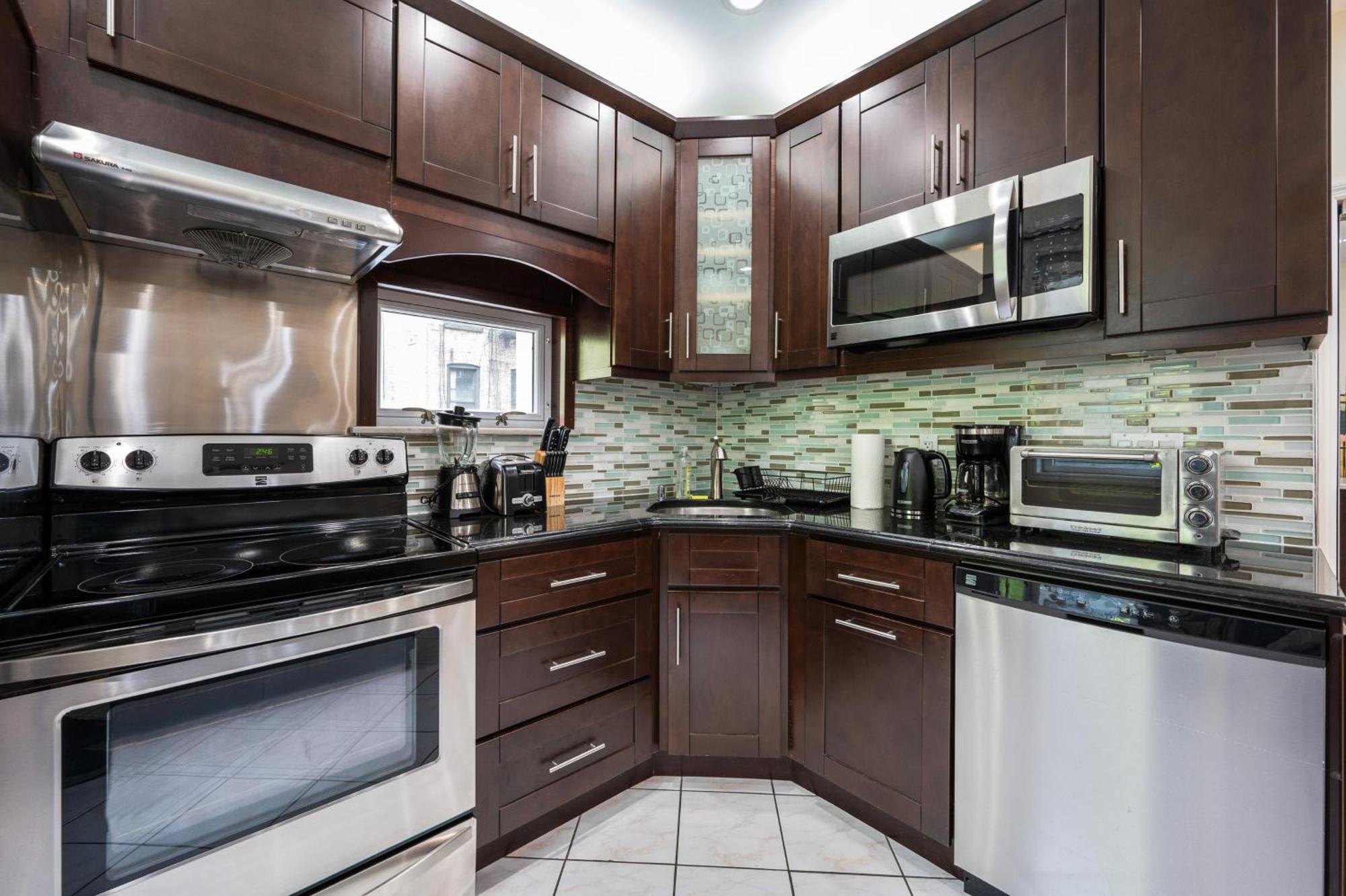 Spacious 3 Bed 3 Bath Unit In Upper East Side Apartment