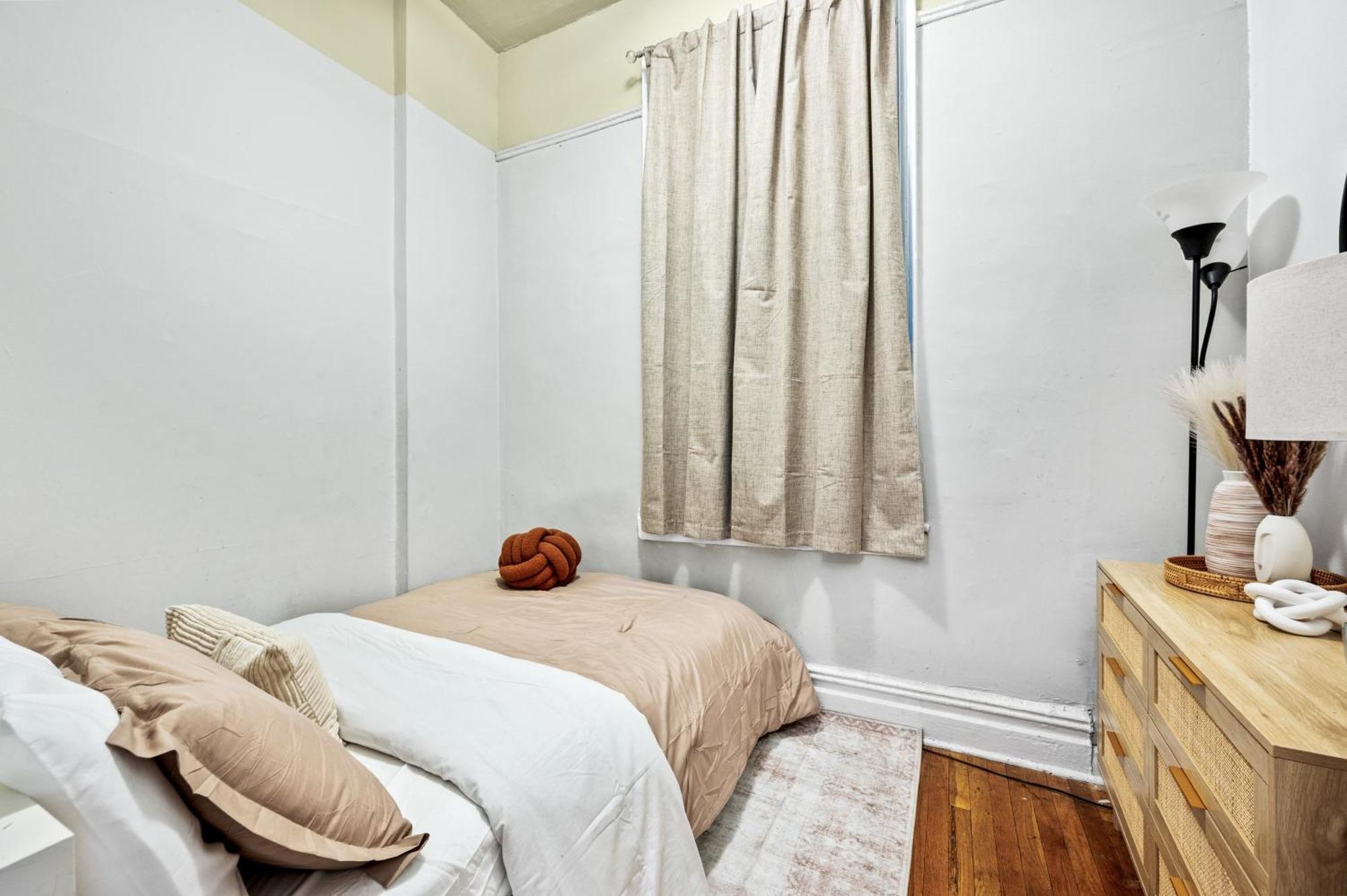 Bright And Beautiful 3 Bedroom Midtown West