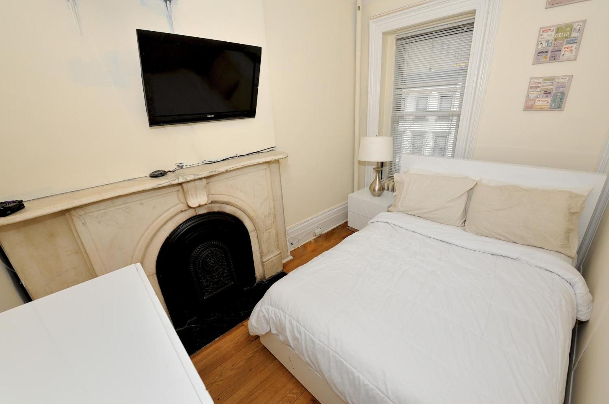 Comfy 3 Bedroom 1 Bath In Nyc Apartment