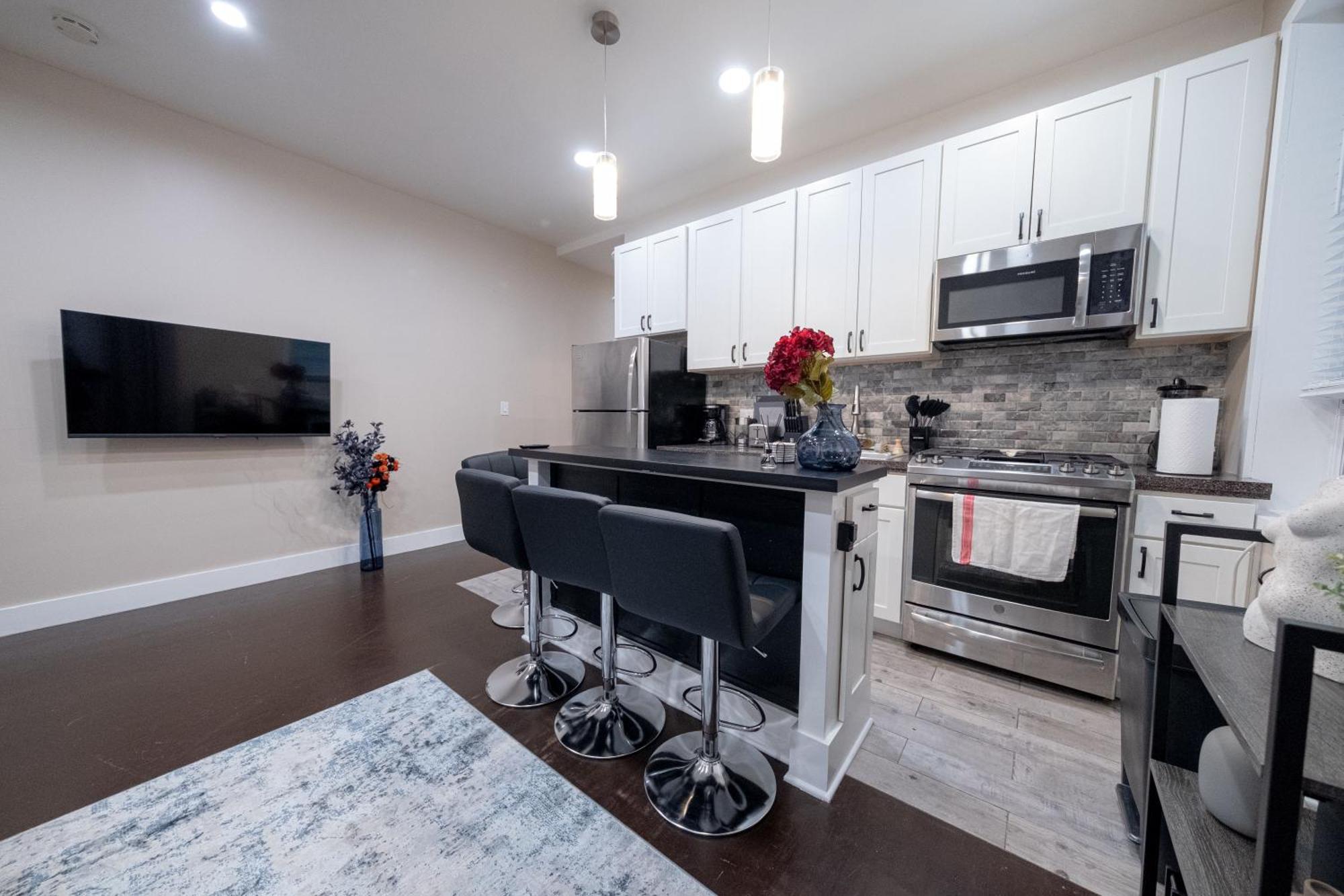 Apartment Brand New 3br 2ba Next To Park, Elevator *