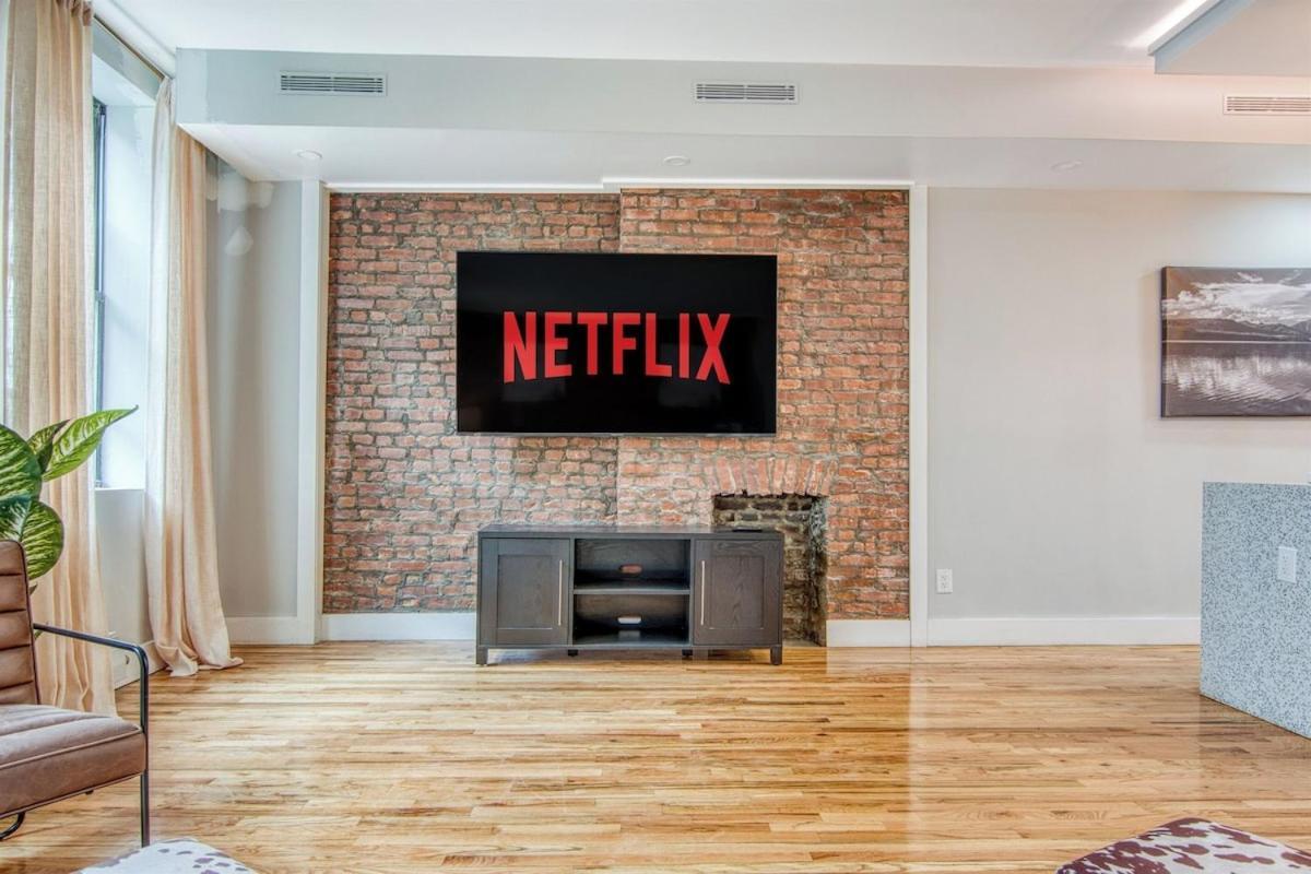 Pent House On Bruckner New Luxe 2br 2ba King Bed Fast Wi-fi 15 Mins To Times Square Apartment *