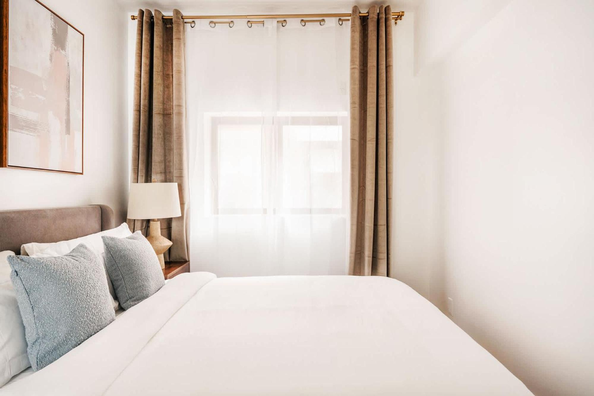 26a-2 Spacious Brand New Fully Furnished 2-bedroom In Prime Murray Hill Move-in Ready *